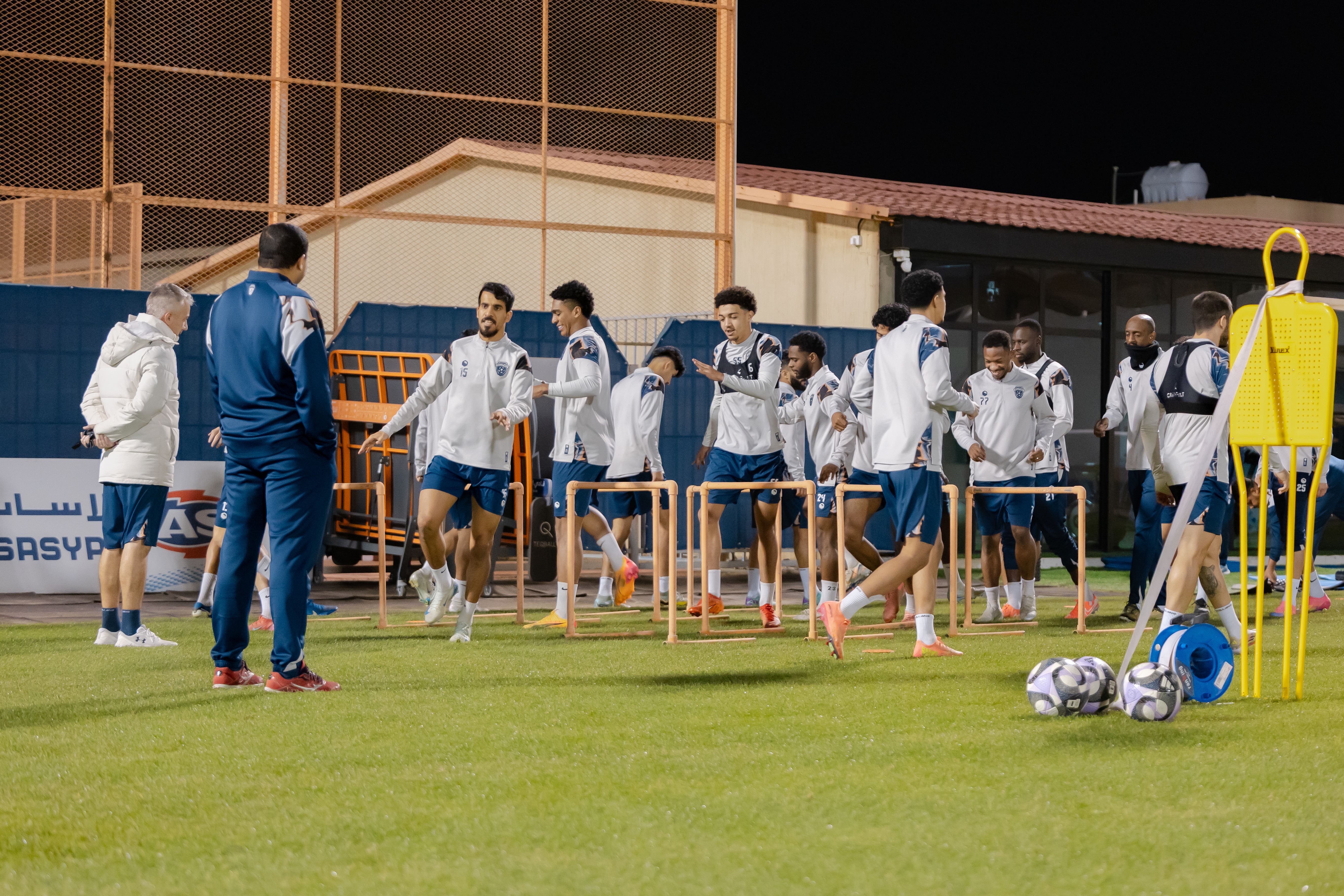 الفيحاء يواصل التحضيرات على ملعب معالي الشيخ عبدالعزيز التويجري بمقر النادي