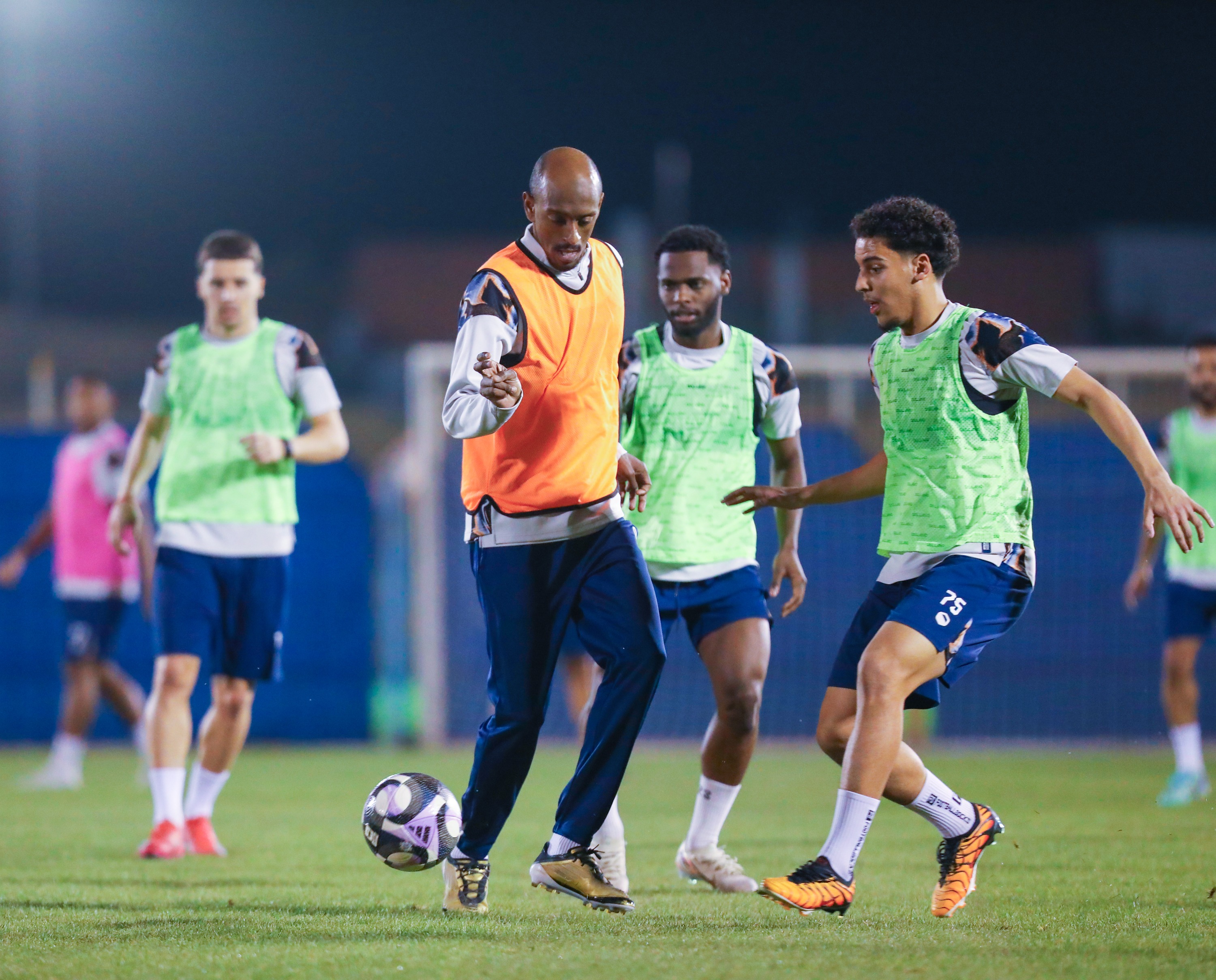 الفيحاء يستأنف تدريباته ويقيم حفل معايدة لمنسوبي الفريق الأول لكرك القدم