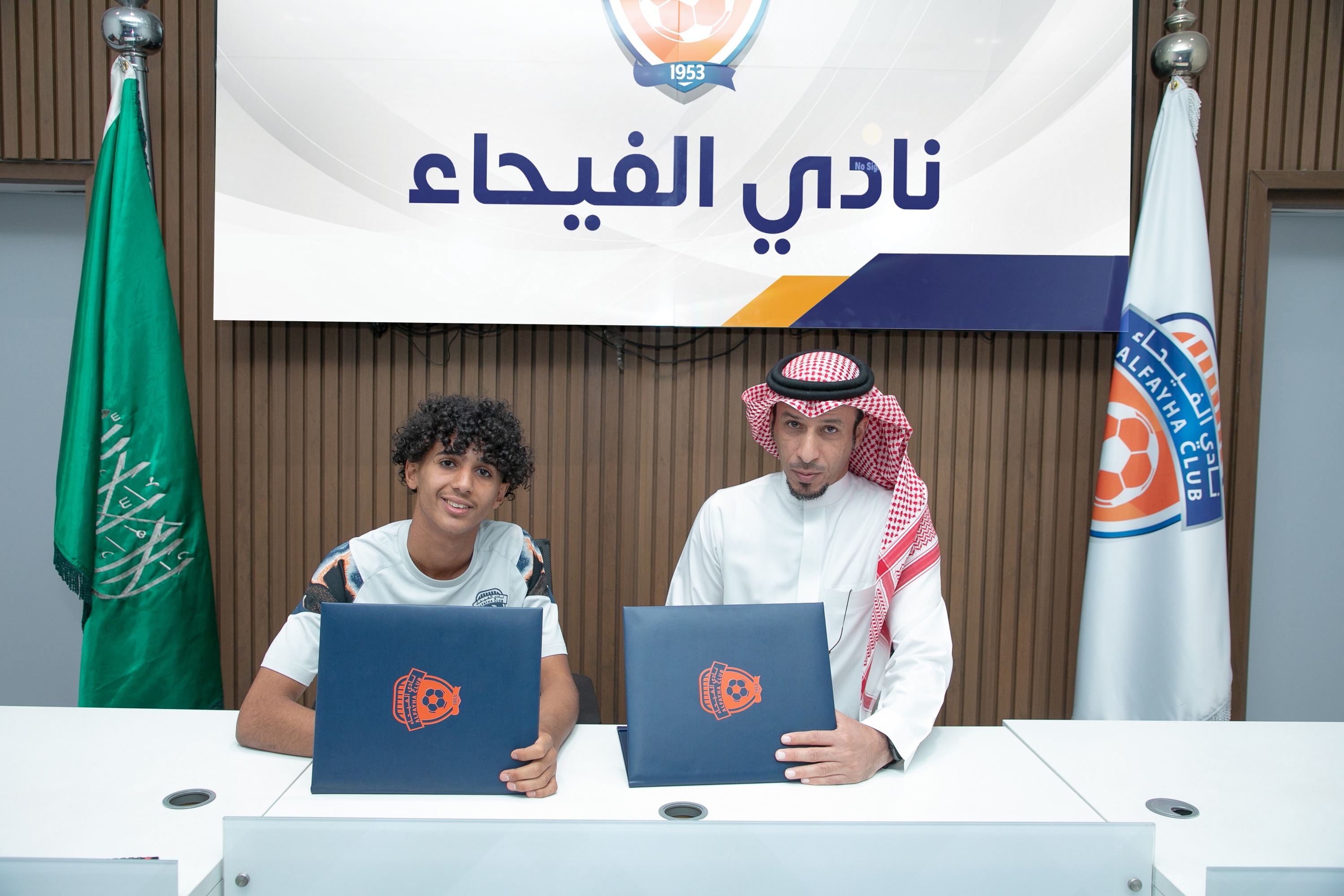 ‫#الفيحاء‬⁩ يوقع عقداً احترافياً مع اللاعب  محمد حكمي "16 سنة" لمدة سنتين .