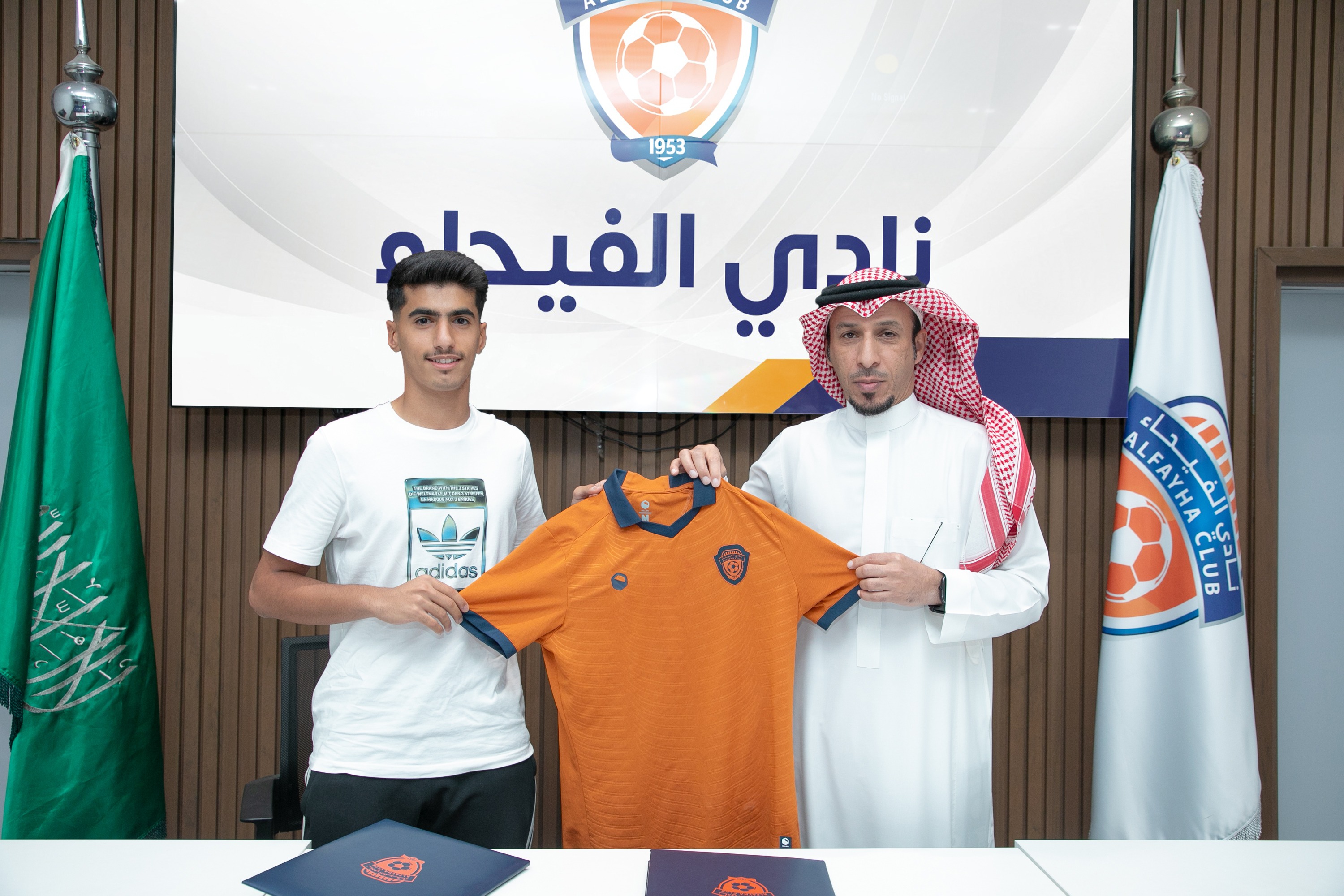 الفيحاء‬⁩ يوقع عقداً احترافياً مع اللاعب اللاعب أسامة التركي "17 سنة" لمدة سنتين .