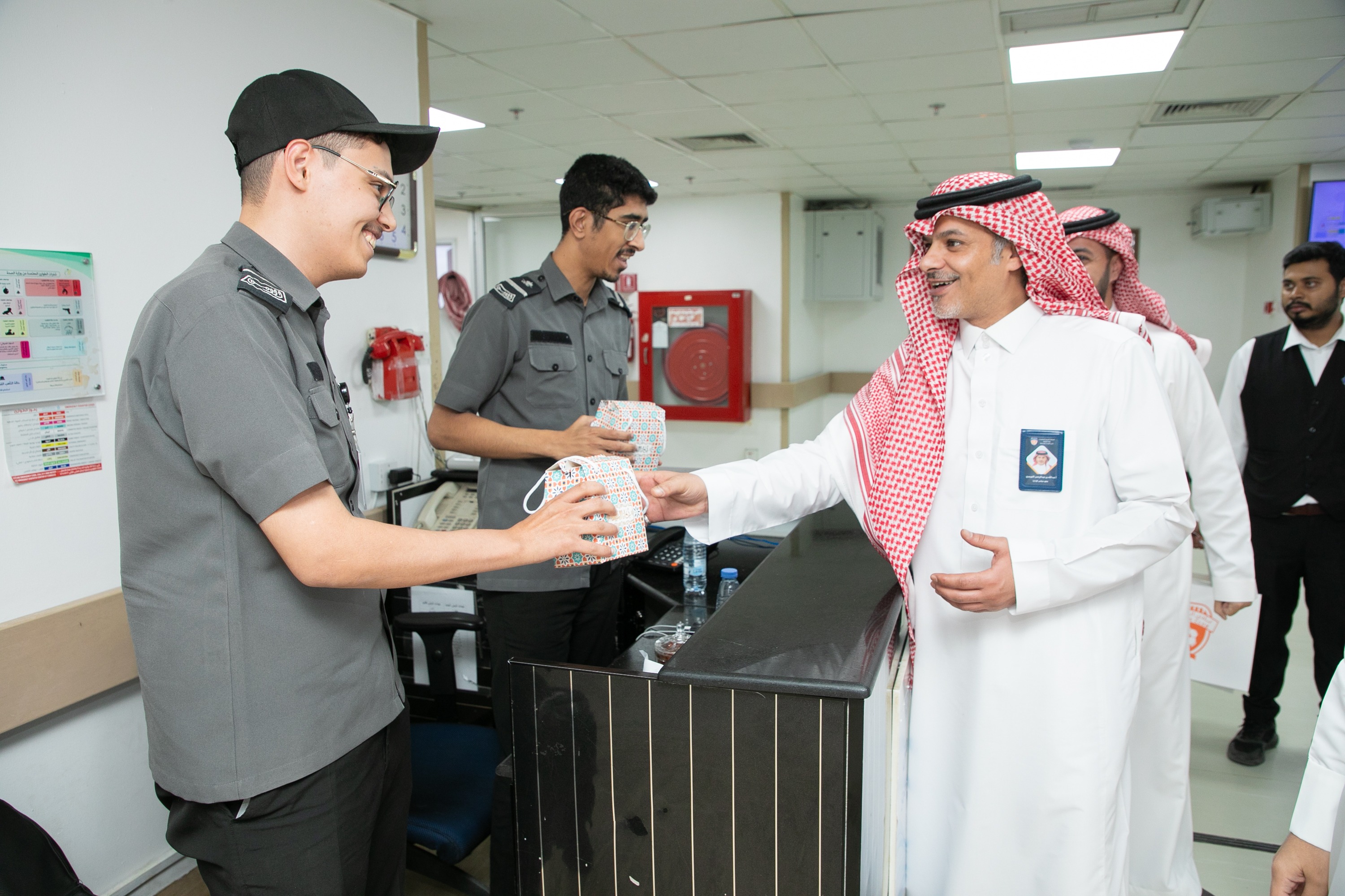 الفيحاء يعايد المرضى والكادر الطبي بمستشفى الملك خالد بالمجمعة