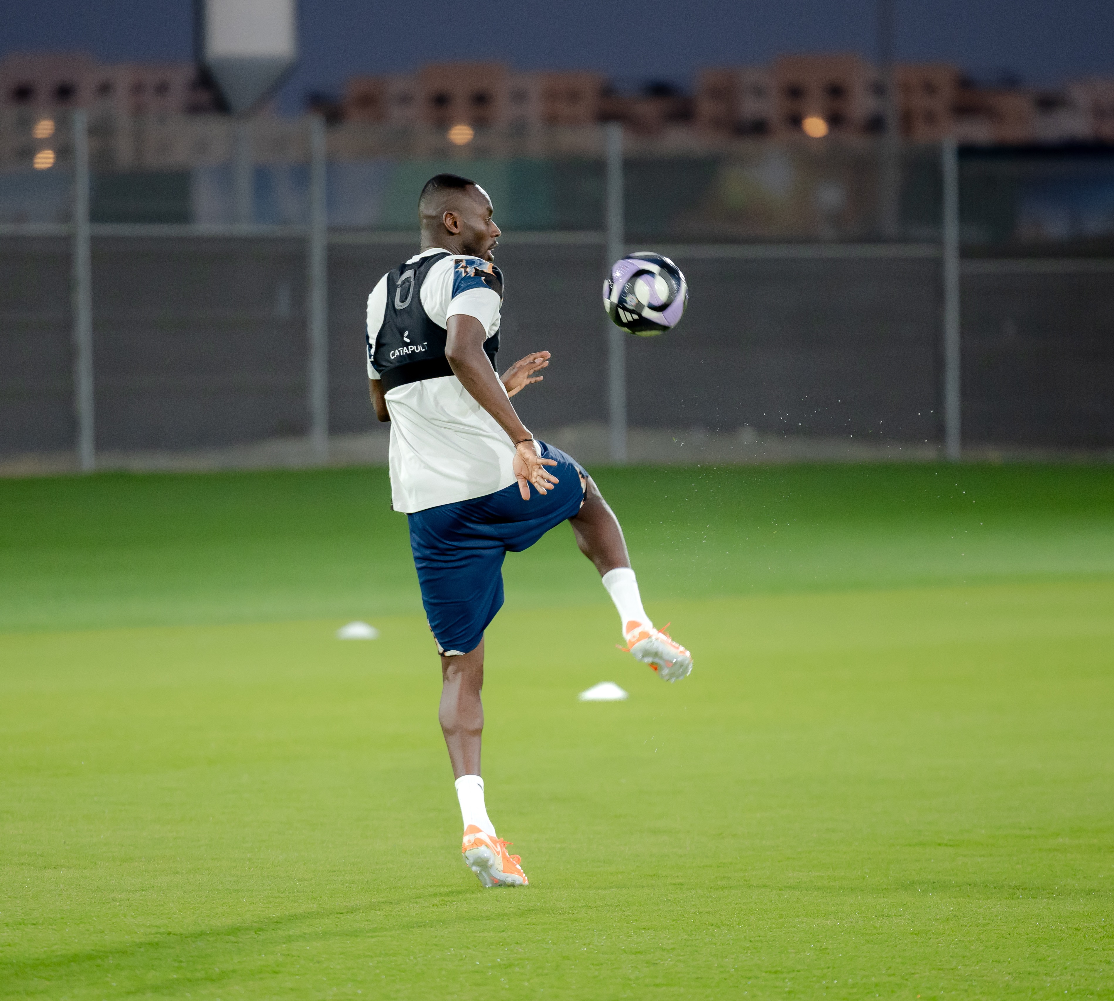 الفيحاء يصل إلى جدة وينهي تحضيراته لمواجهة الأهلي في دوري روشن