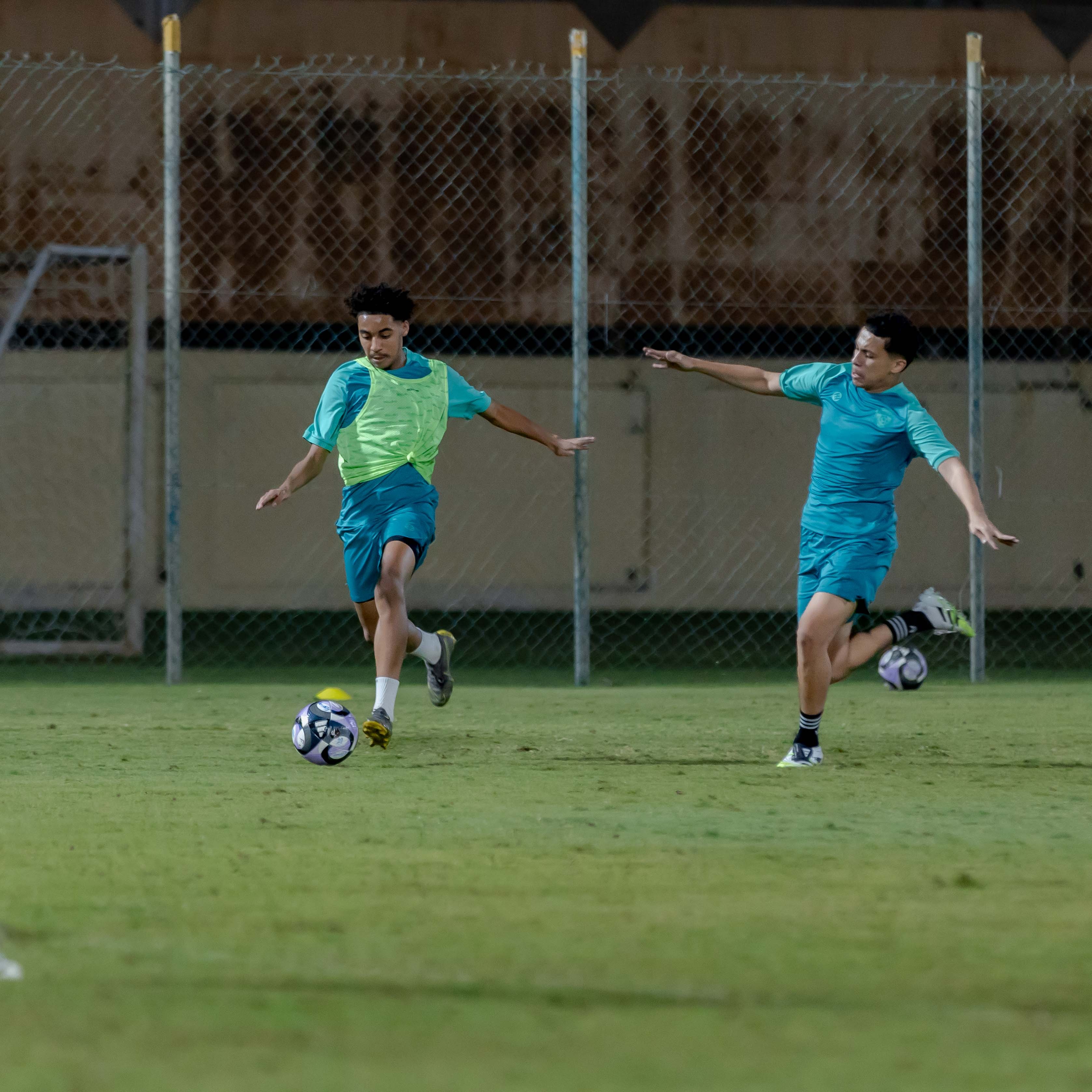 الفيحاء تحت 21 عامًا يُجري تمرينه الرئيس استعدادًا لملاقاة الفتح .