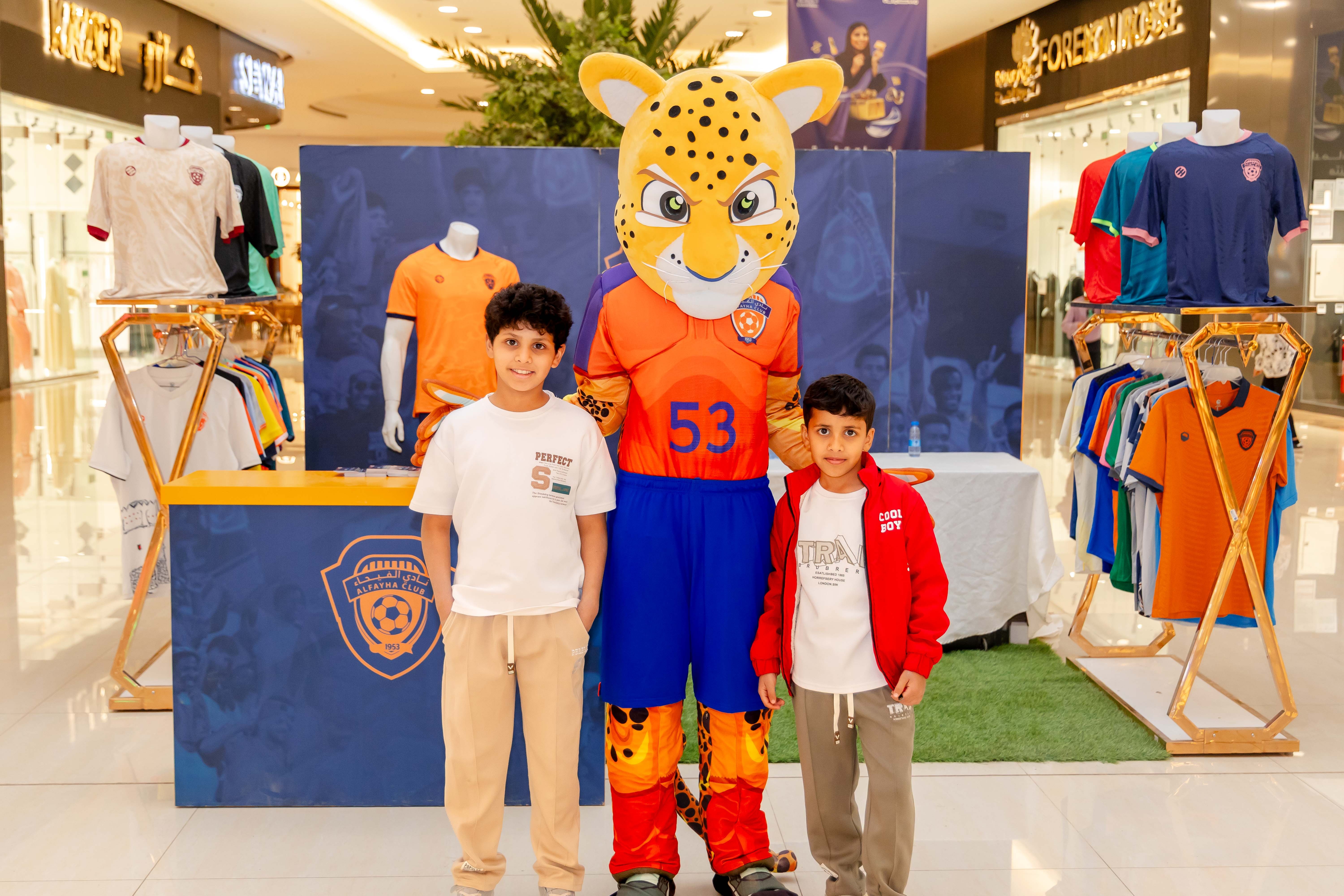 الفيحاء يقيم ركن خاص في كرم مول لتوزيع تذاكر مباراة الفيحاء و الاخدود