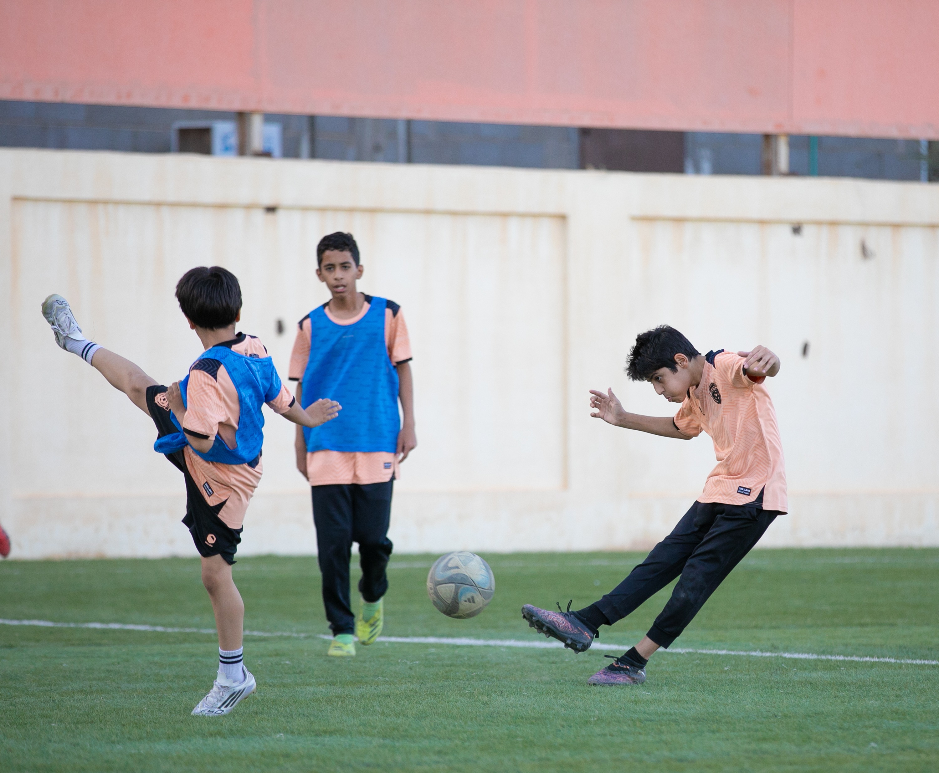 أكاديمية الفيحاء تواصل تدريباتها اليومية