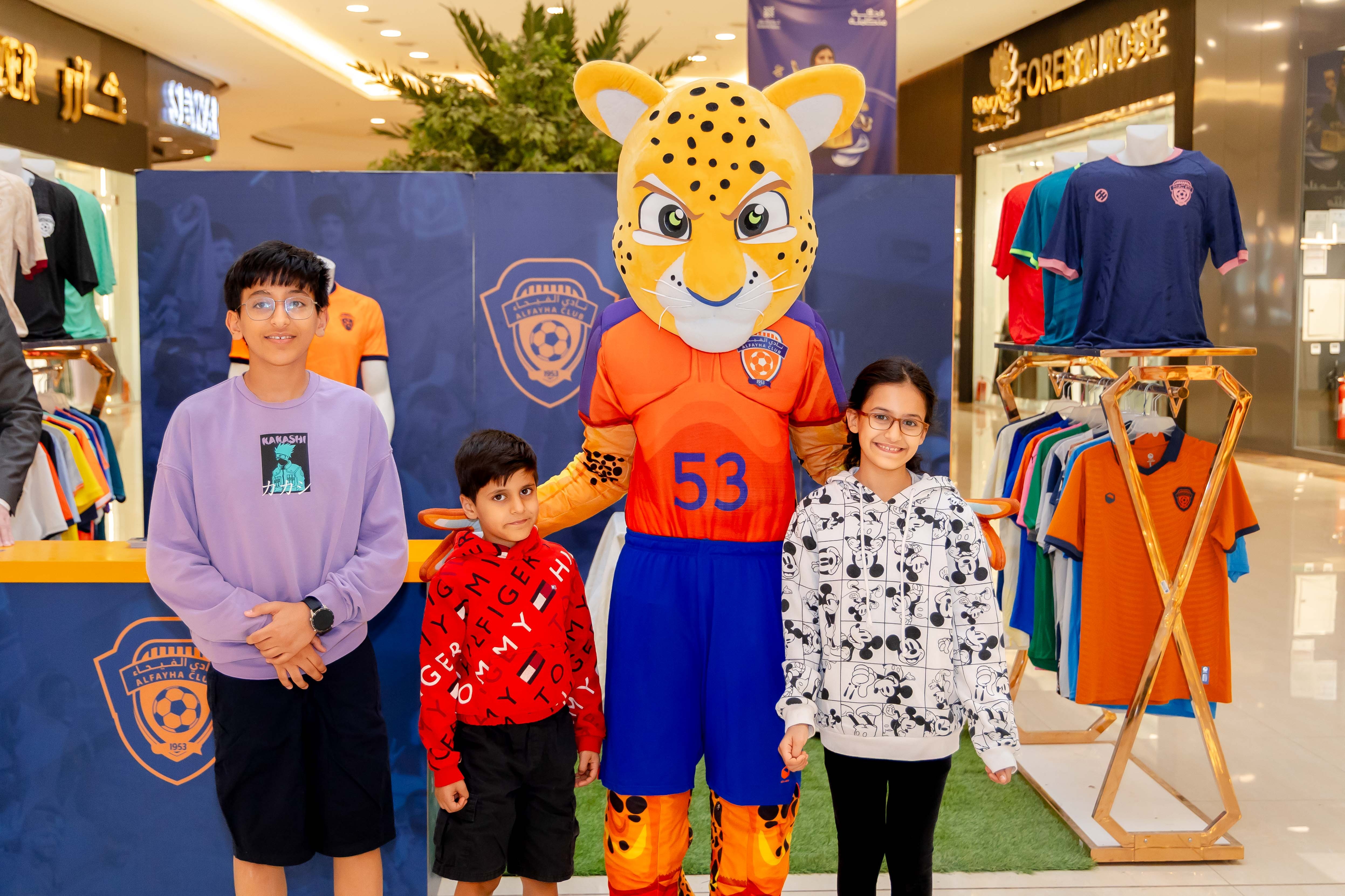 الفيحاء يقيم ركن خاص في كرم مول لتوزيع تذاكر مباراة الفيحاء و الاخدود