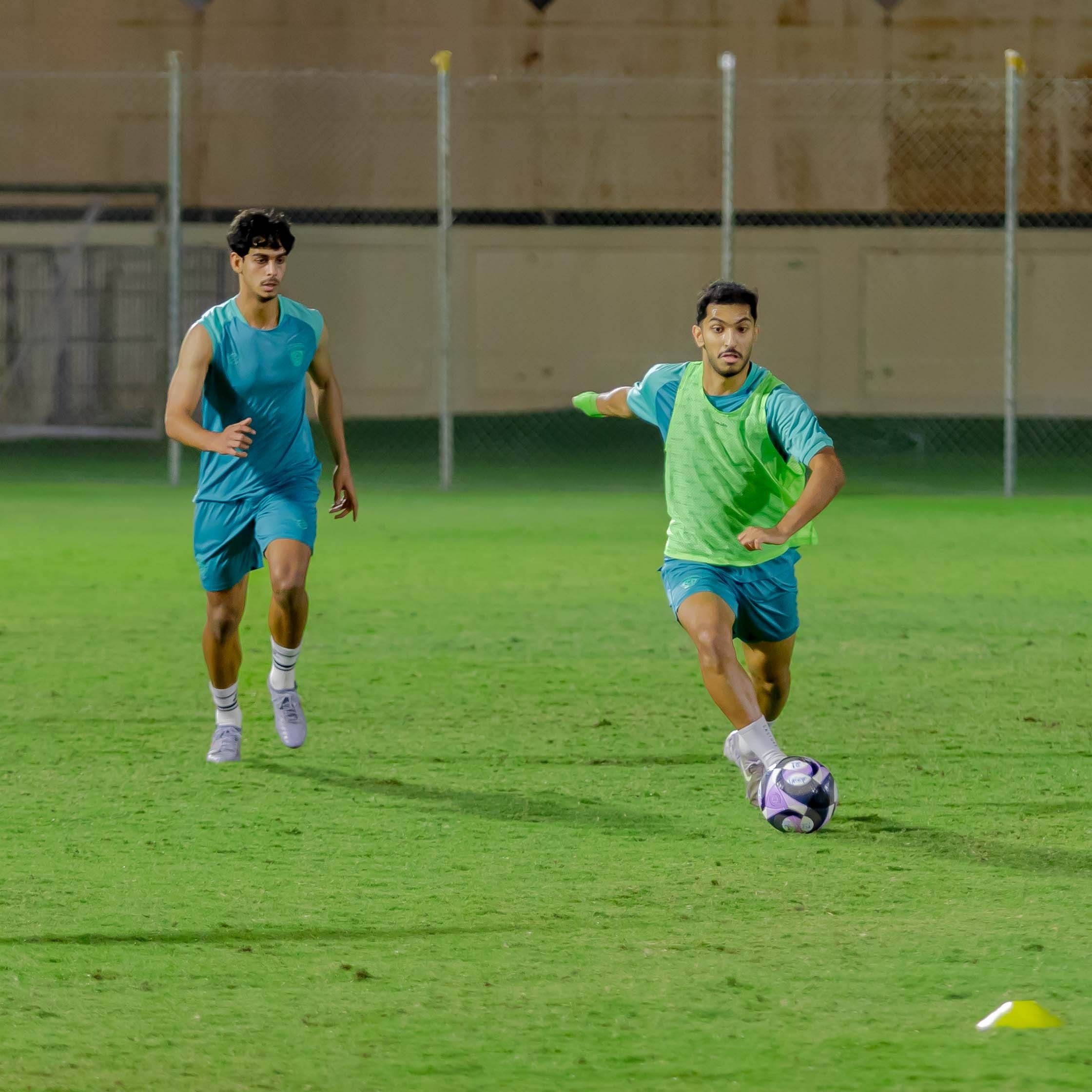 الفيحاء تحت 21 عامًا يُجري تمرينه الرئيس استعدادًا لملاقاة القادسية .