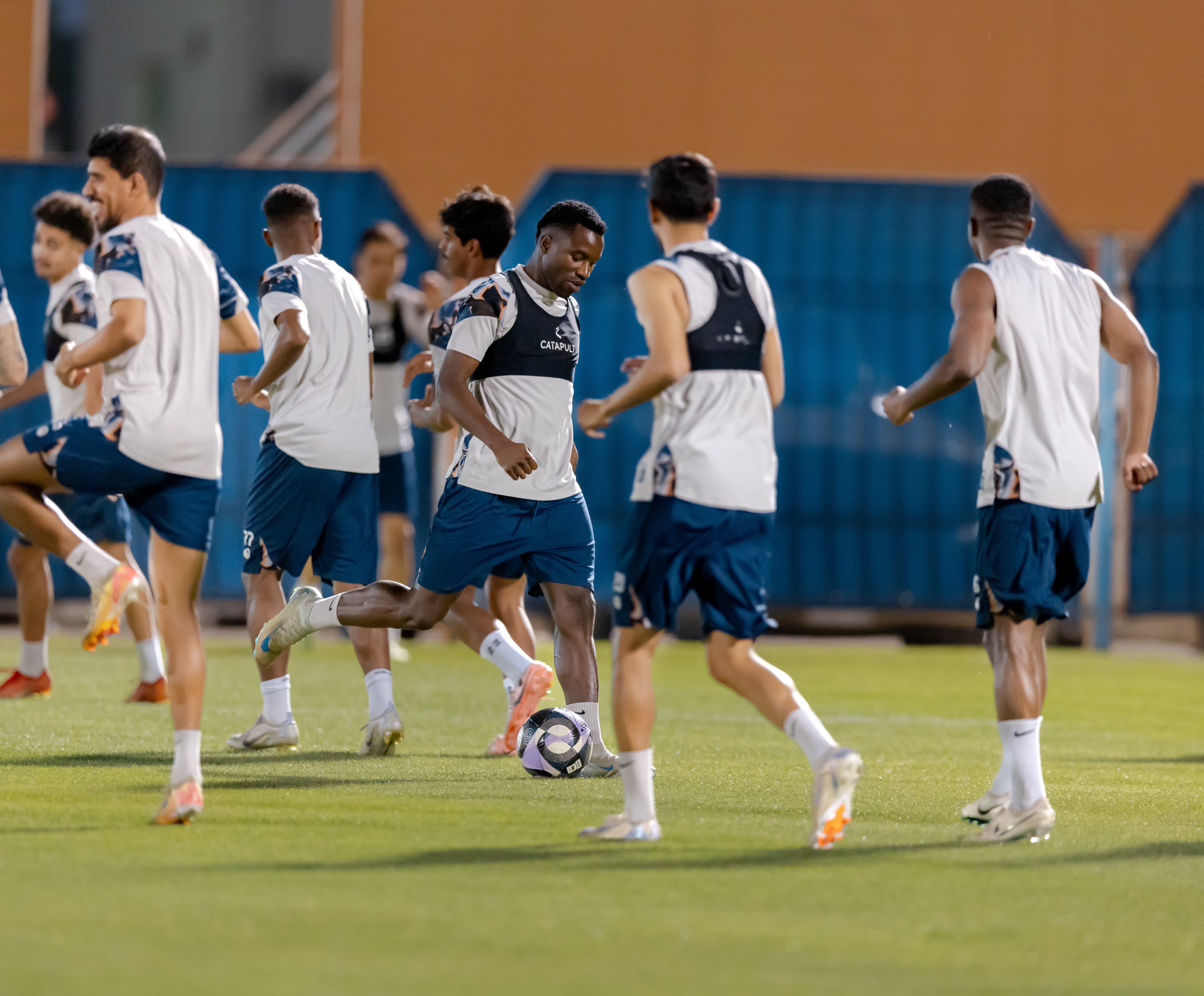 الفيحاء يجري مرانه الرئيس استعداداً لمواجهة الأخدود