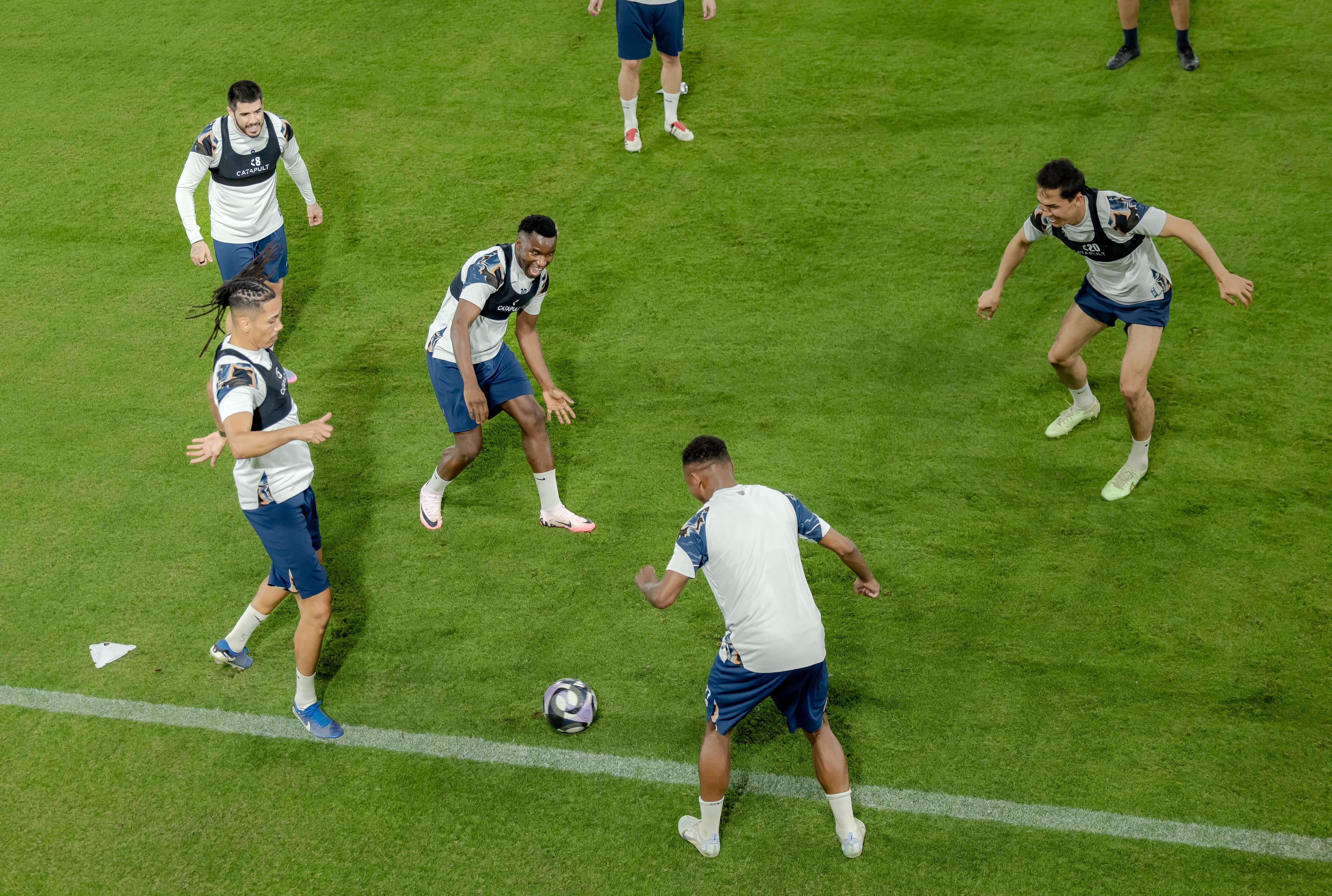 الفيحاء يصل إلى جدة وينهي تحضيراته لمواجهة الأهلي في دوري روشن