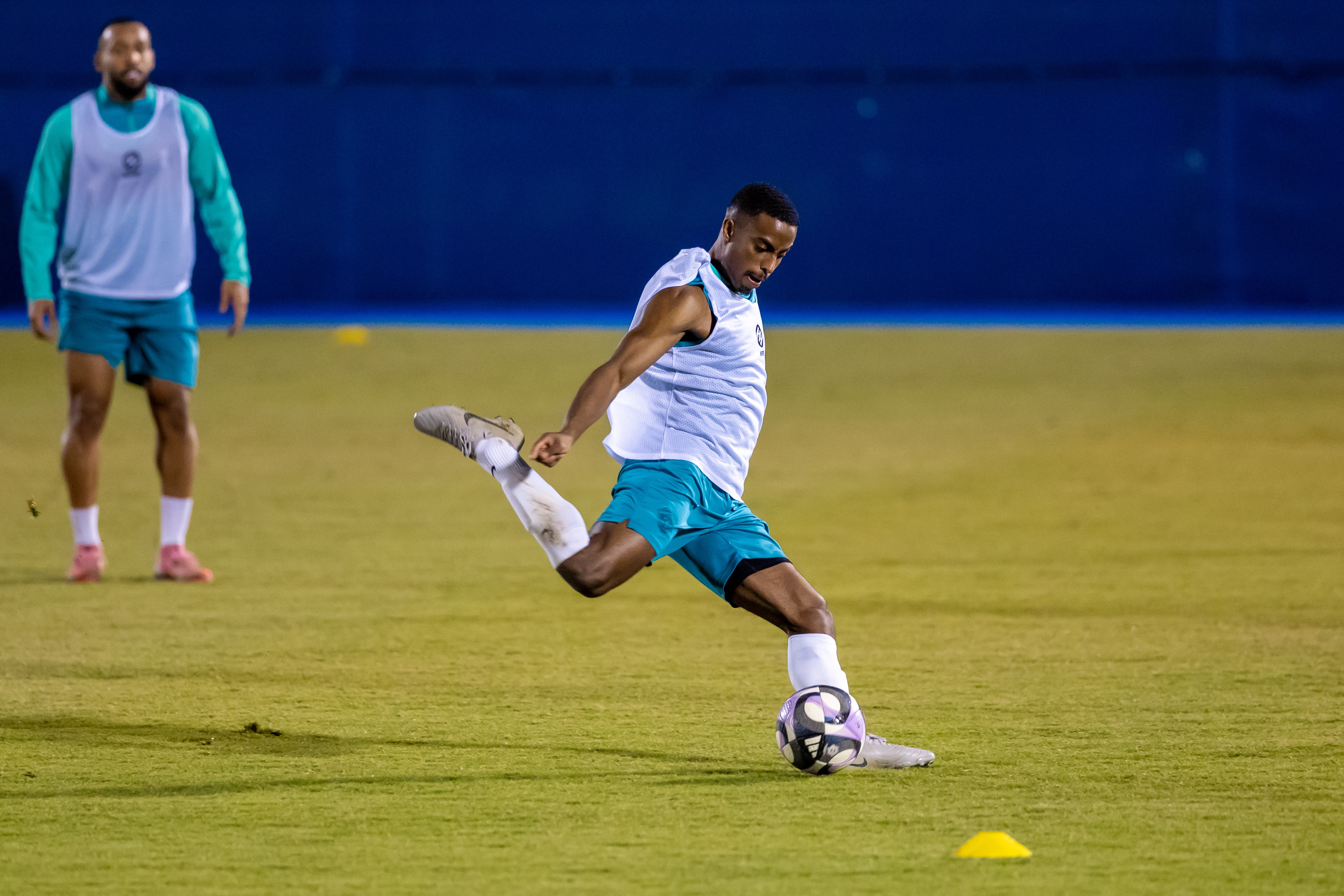 الفيحاء يواصل تدريباته اليومية بحصة مسائية في المجمعة