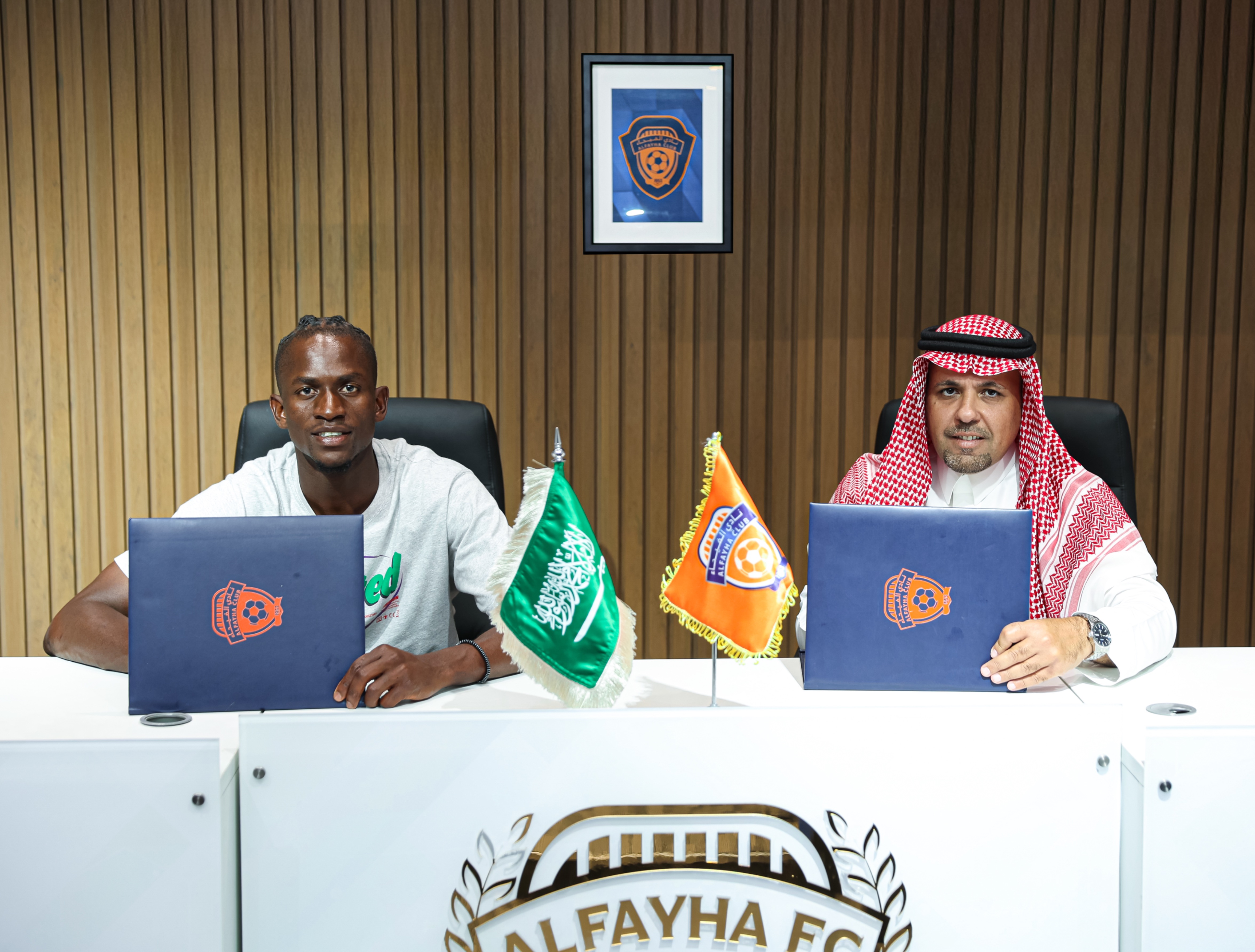 مجلس إدارة نادي ‫الفيحاء‬ ينهي إجراءات التعاقد مع لاعب خط الوسط الدولي الغيني ألفا سيميدو لمدة ثلاثة مواسم في صفقة انتقال حر