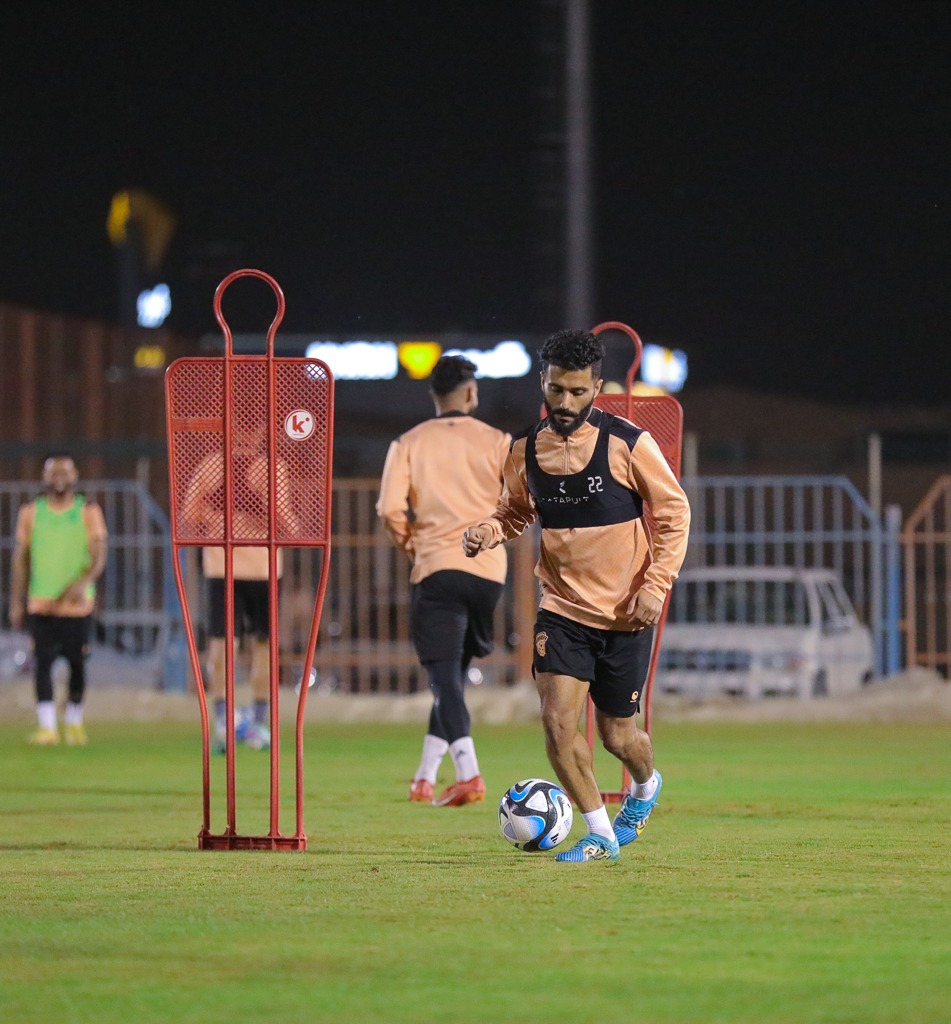الفيحاء يستأنف تدريباته على ملعب معالي الشيخ عبدالعزيز التويجري بالنادي