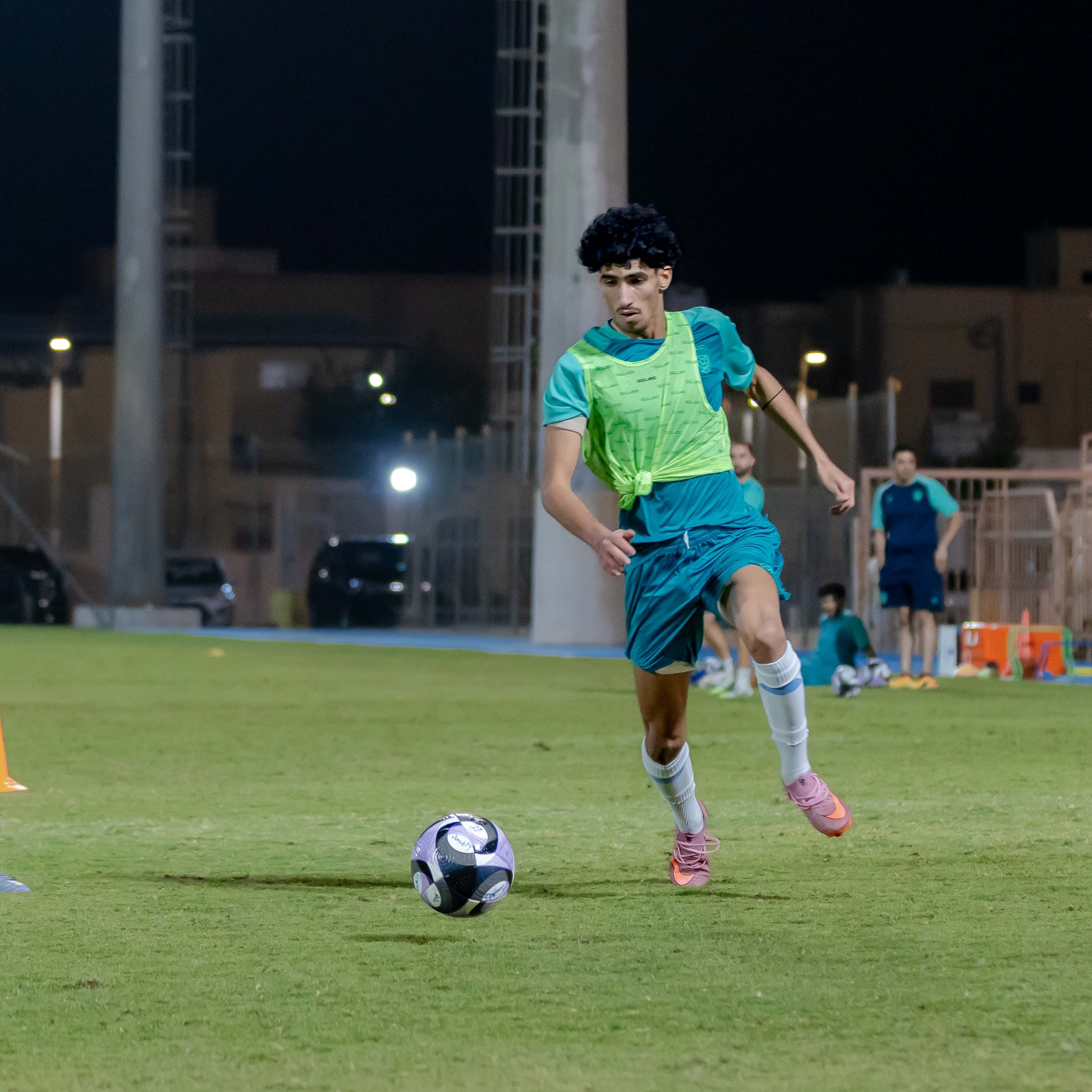 الفيحاء تحت 21 عامًا يُجري تمرينه الرئيس استعدادًا لملاقاة الفتح .