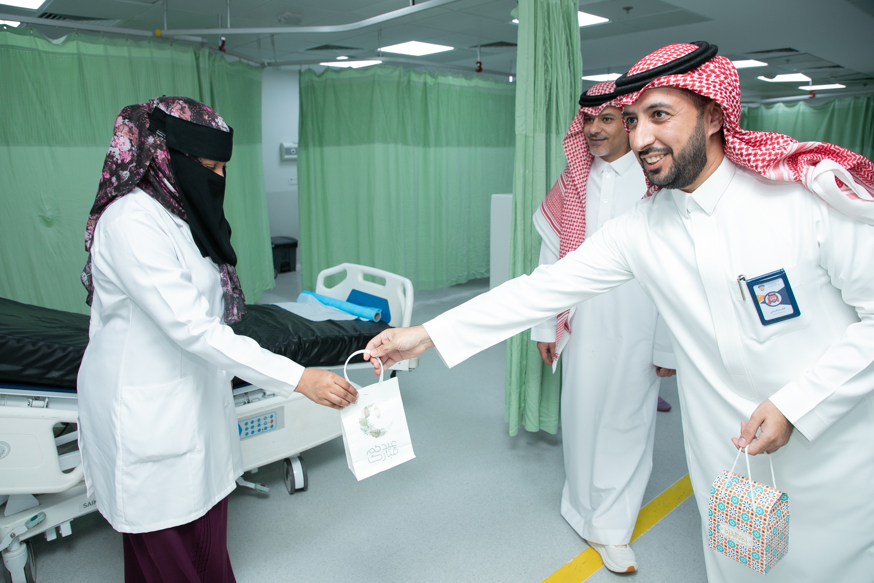 الفيحاء يعايد المرضى والكادر الطبي بمستشفى الملك خالد بالمجمعة