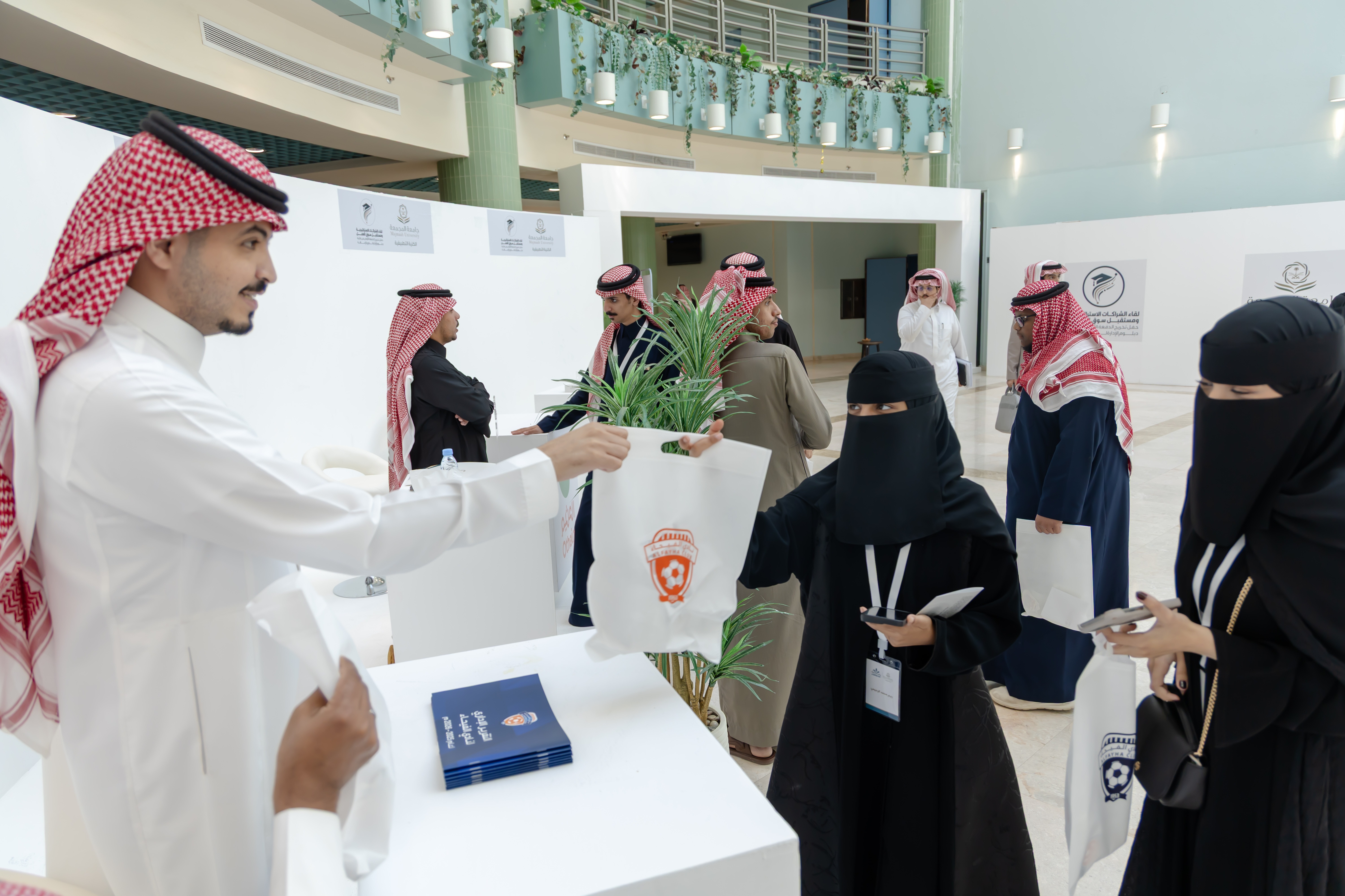 نادي الفيحاء يشارك في لقاء الشراكات الاستراتيجية ومستقبل سوق العمل بجامعة المجمعة