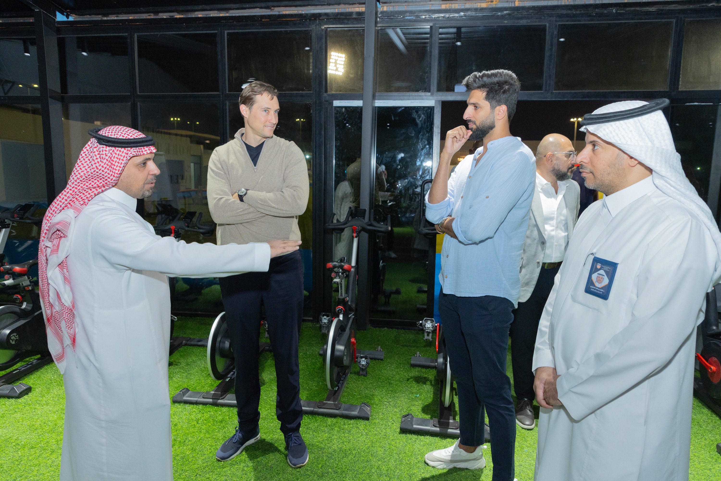 السيد بن هاربورغ مالك نادي الخلود يزور الفيحاء