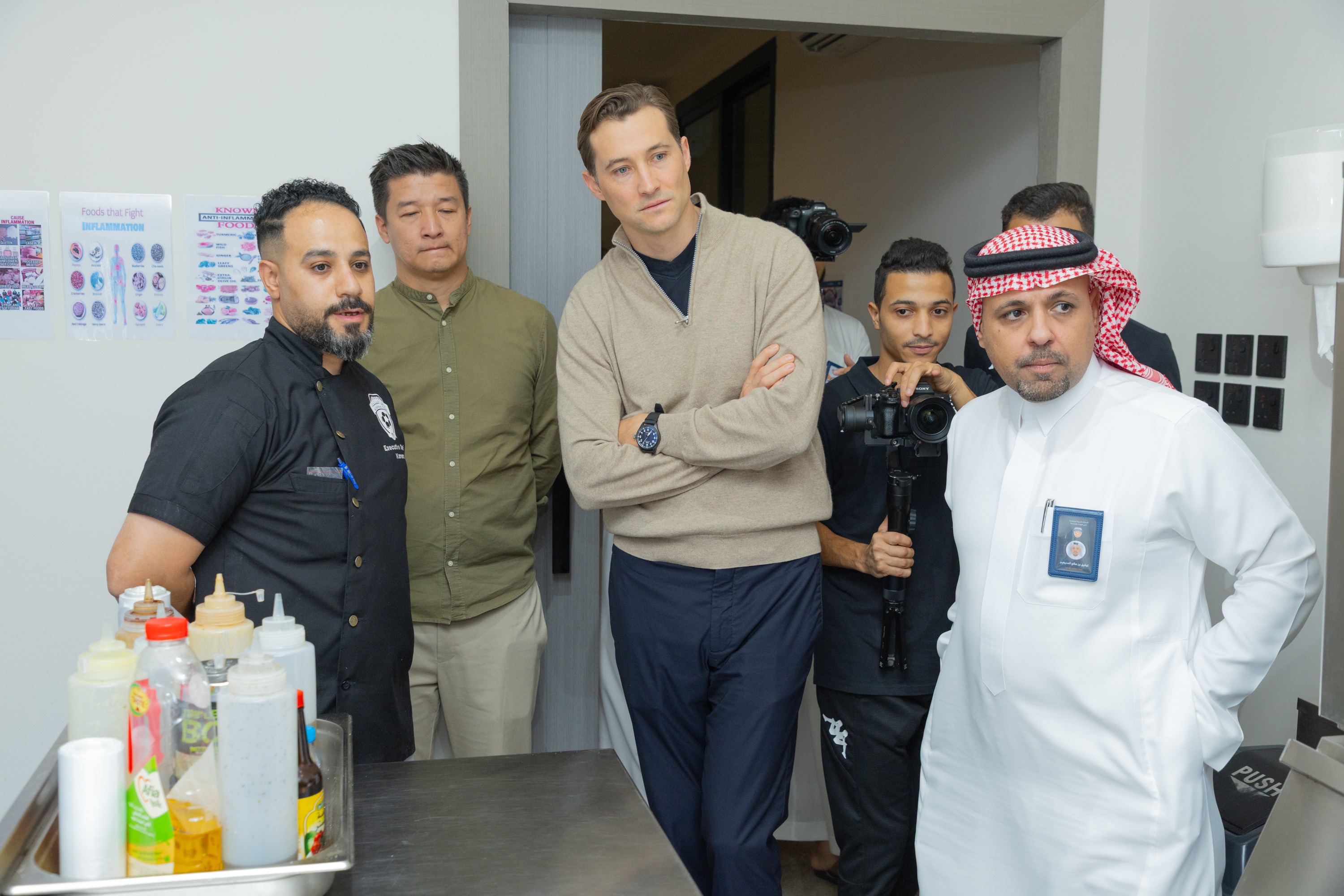 السيد بن هاربورغ مالك نادي الخلود يزور الفيحاء