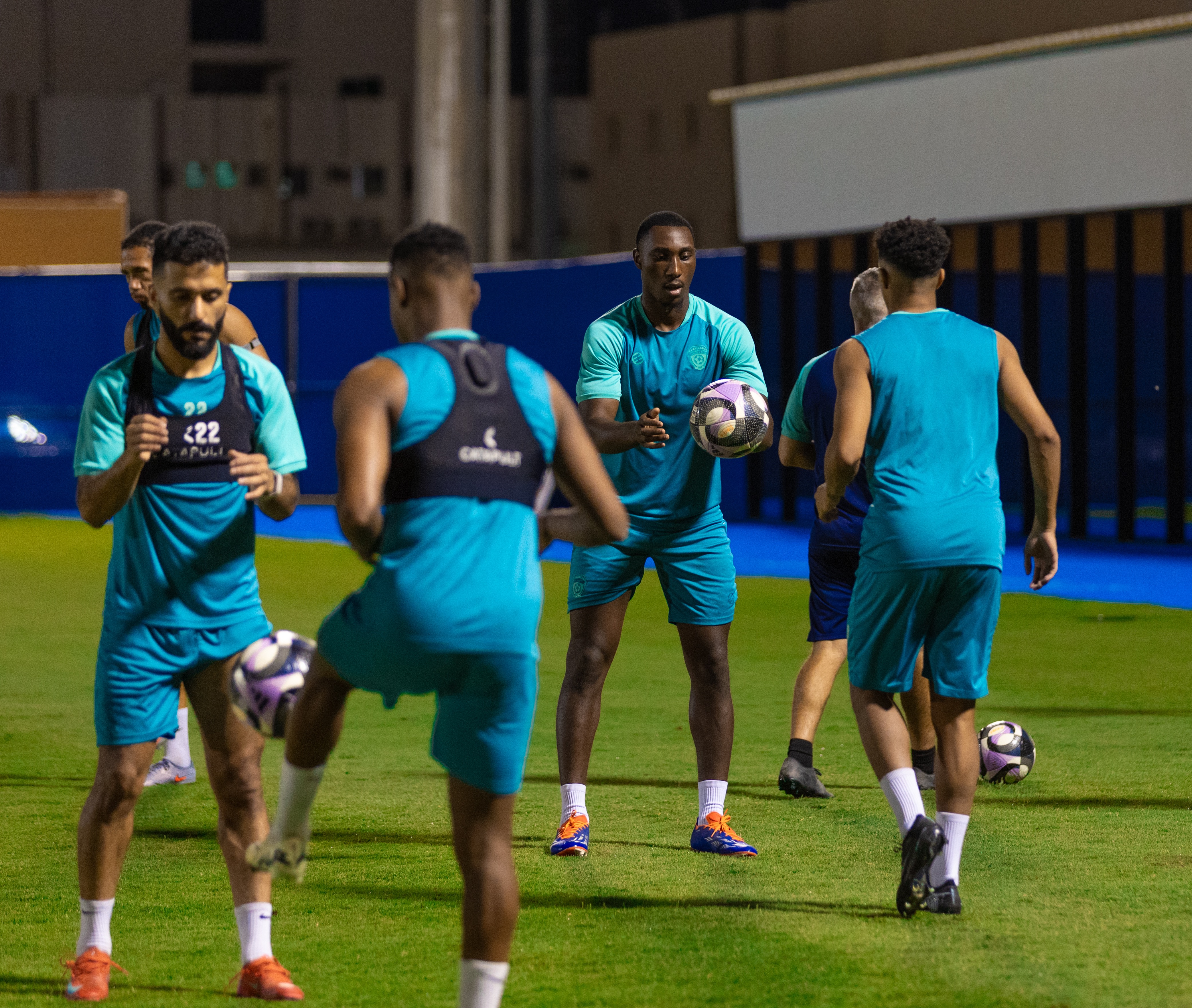 الفيحاء يستأنف تدريباته مساء اليوم الجمعة على ملعب معالي الشيخ عبدالعزيز التويجري بمقر النادي