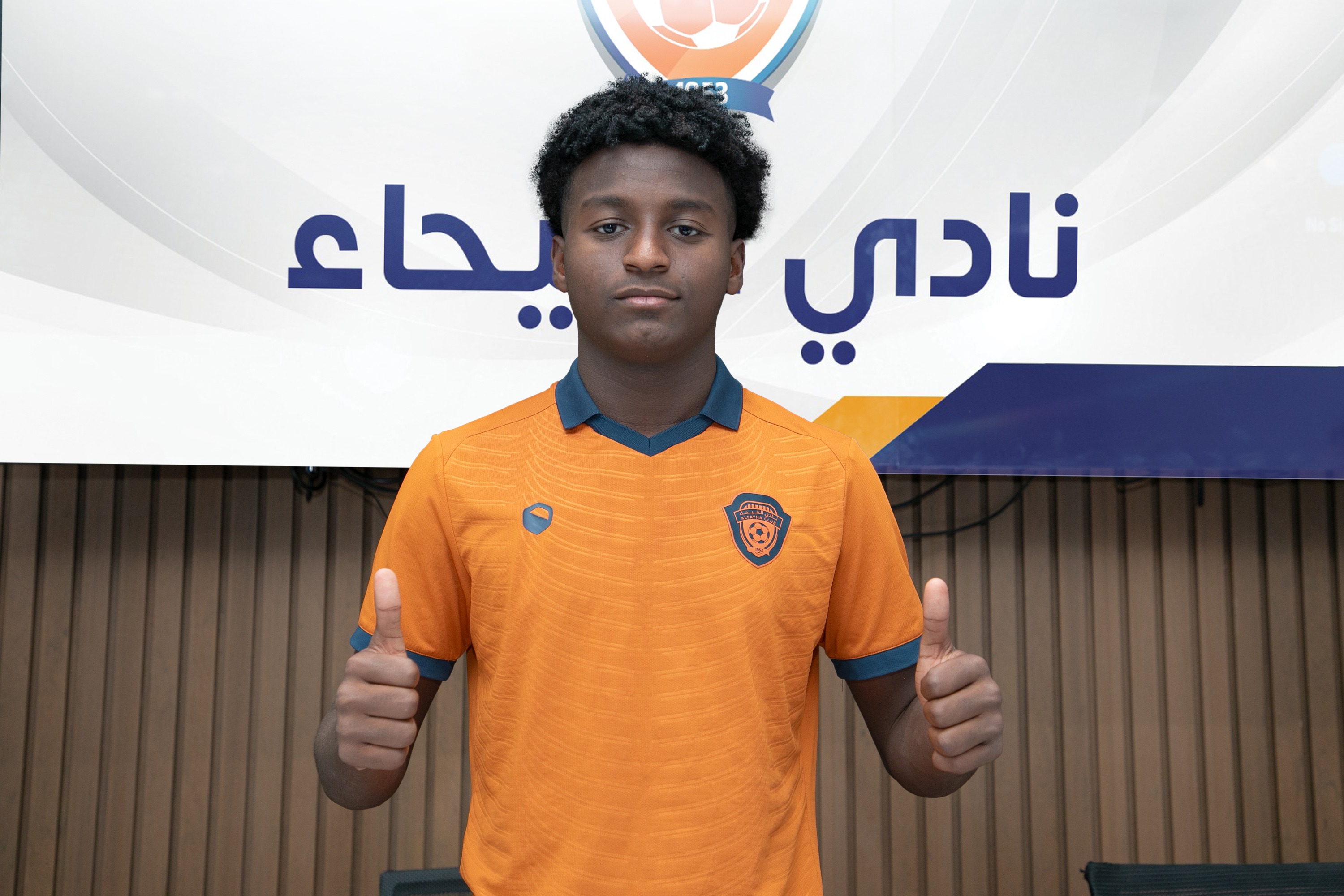 الفيحاء‬⁩ يوقع عقداً احترافياً مع اللاعب  فؤاد عماد "15 سنة" لمدة سنتين .