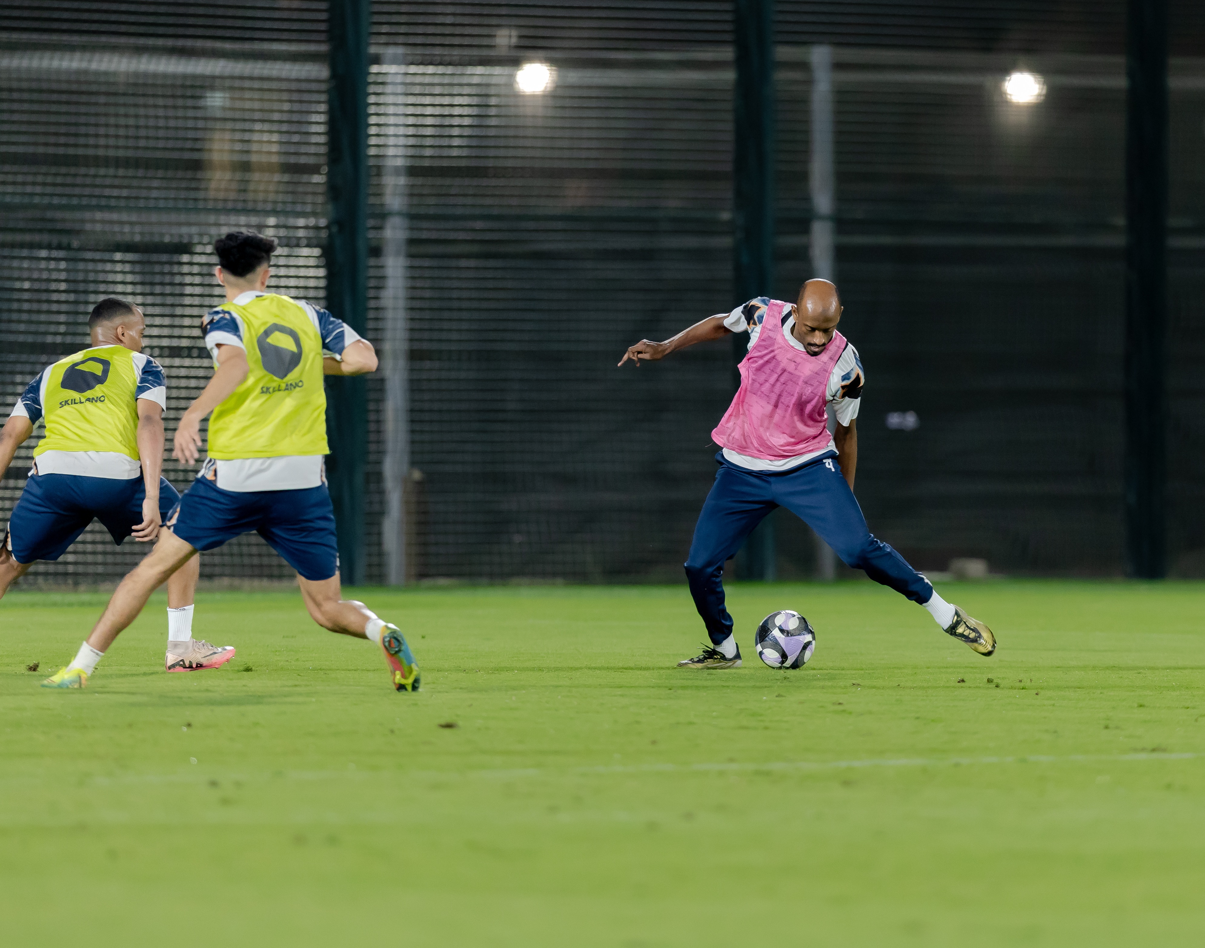 الفيحاء يصل إلى جدة وينهي تحضيراته لمواجهة الأهلي في دوري روشن