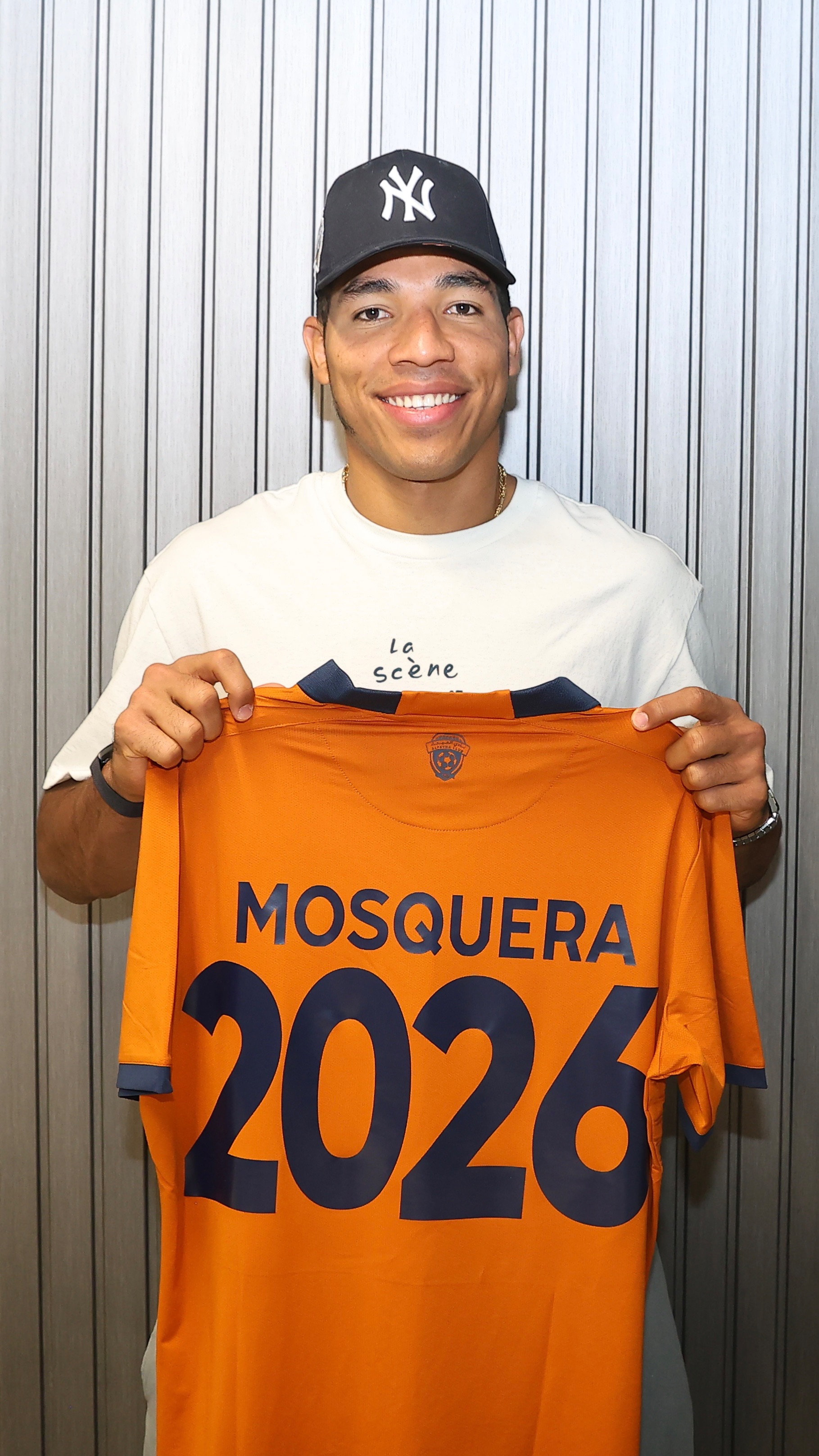 مجلس إدارة نادي الفيحاء ينهي إجراءات تجديد عقد حارس المرمى البنمي أورلاندو موسكيرا حتى 2026م