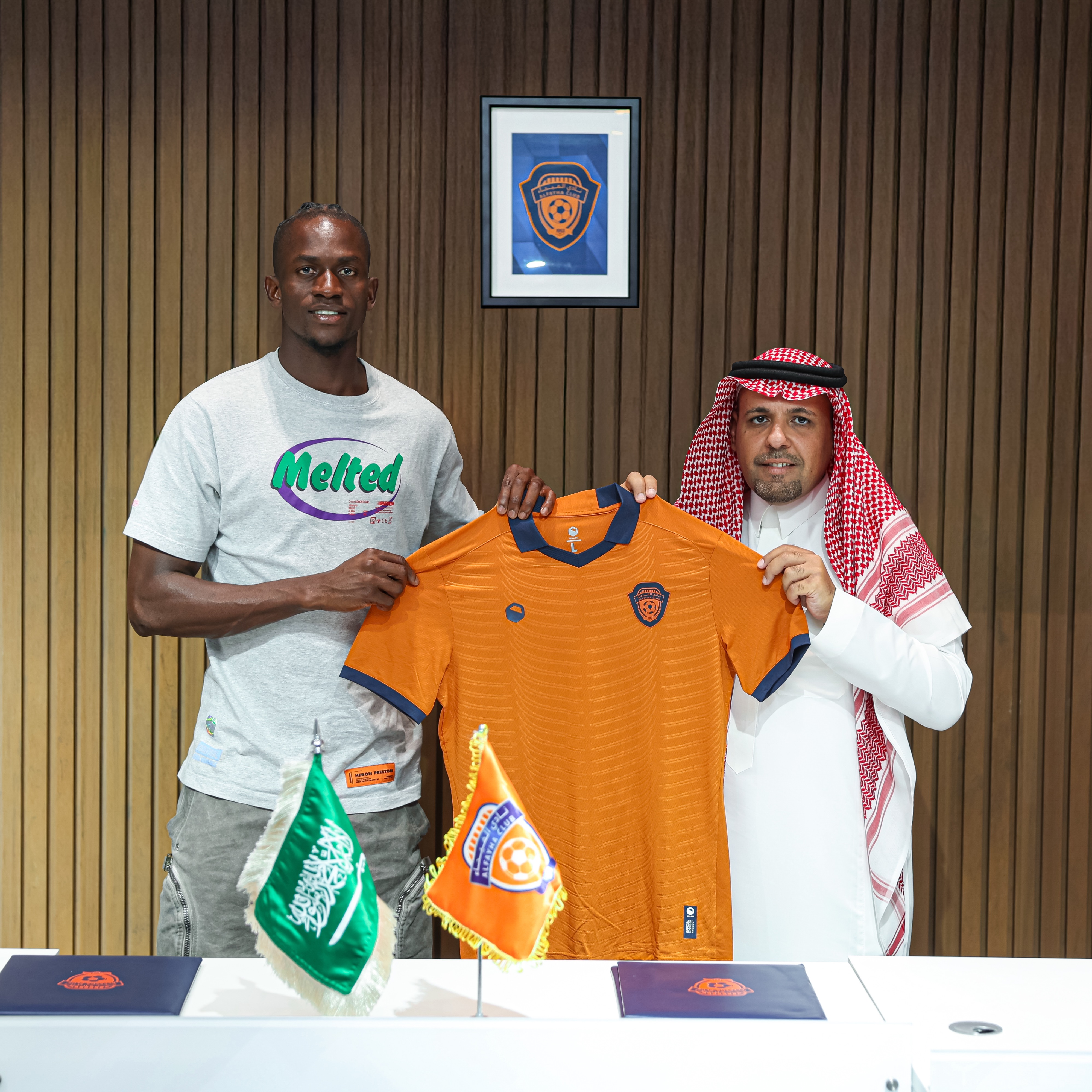 مجلس إدارة نادي ‫الفيحاء‬ ينهي إجراءات التعاقد مع لاعب خط الوسط الدولي الغيني ألفا سيميدو لمدة ثلاثة مواسم في صفقة انتقال حر