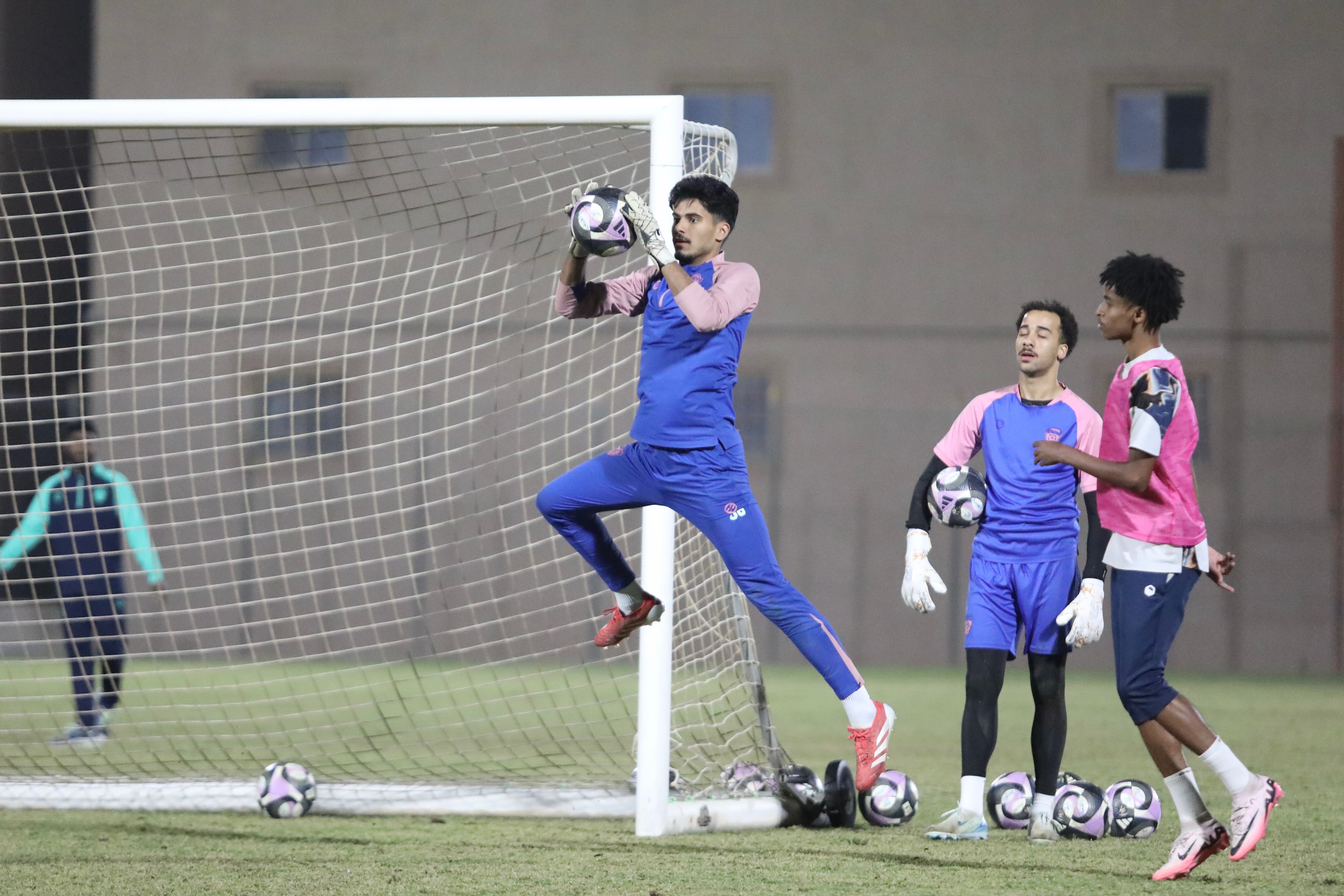 الفيحاء‬⁩ ينهي استعداداته لمواجهة الخلود ضمن الجولة التاسعة من ⁧‫دوري جوّي للنخبة‬⁩ تحت 21 عام .