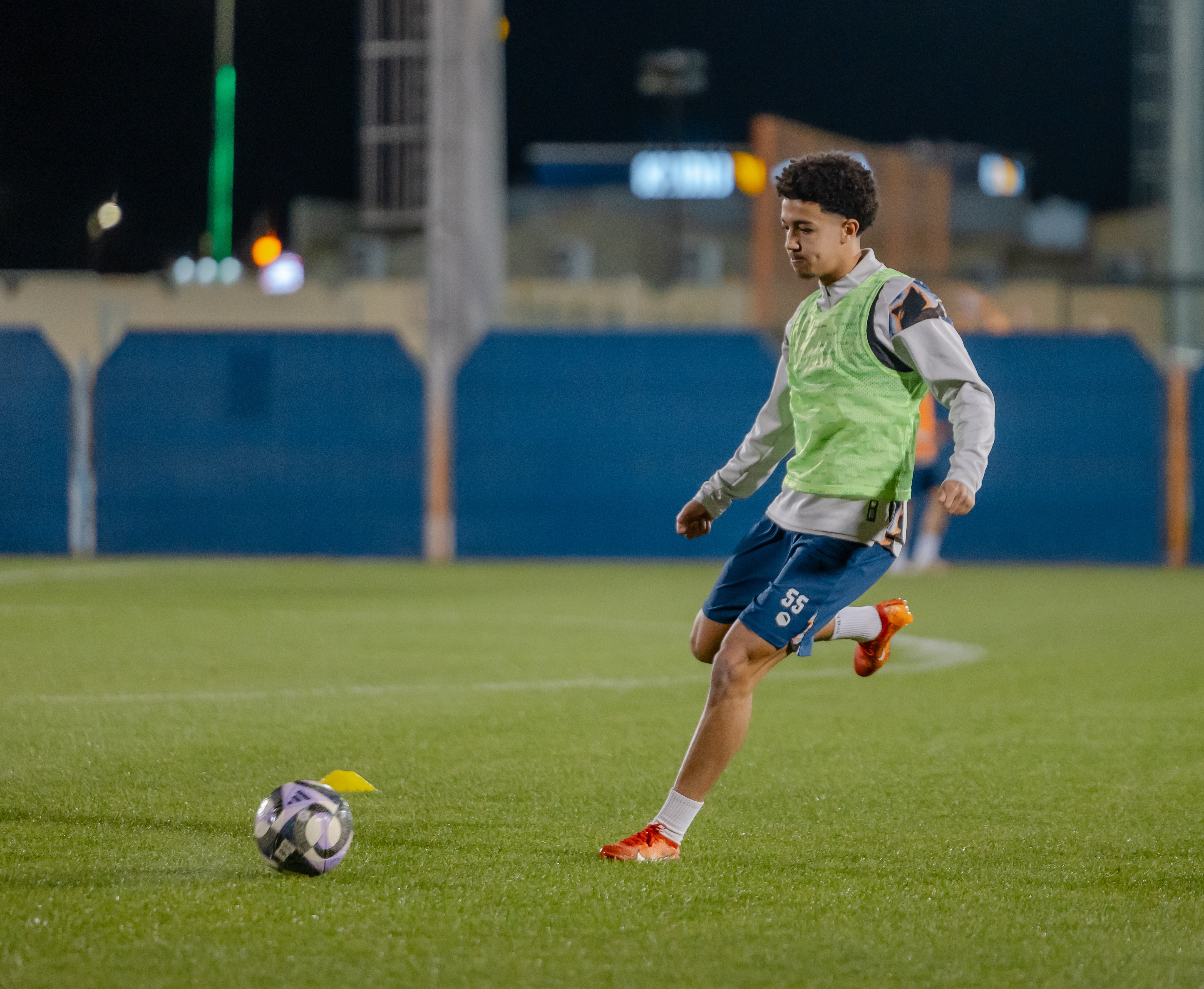 الفيحاء يواصل تحضيراته اليومية على ملعب معالي الشيخ عبدالعزيز التويجري