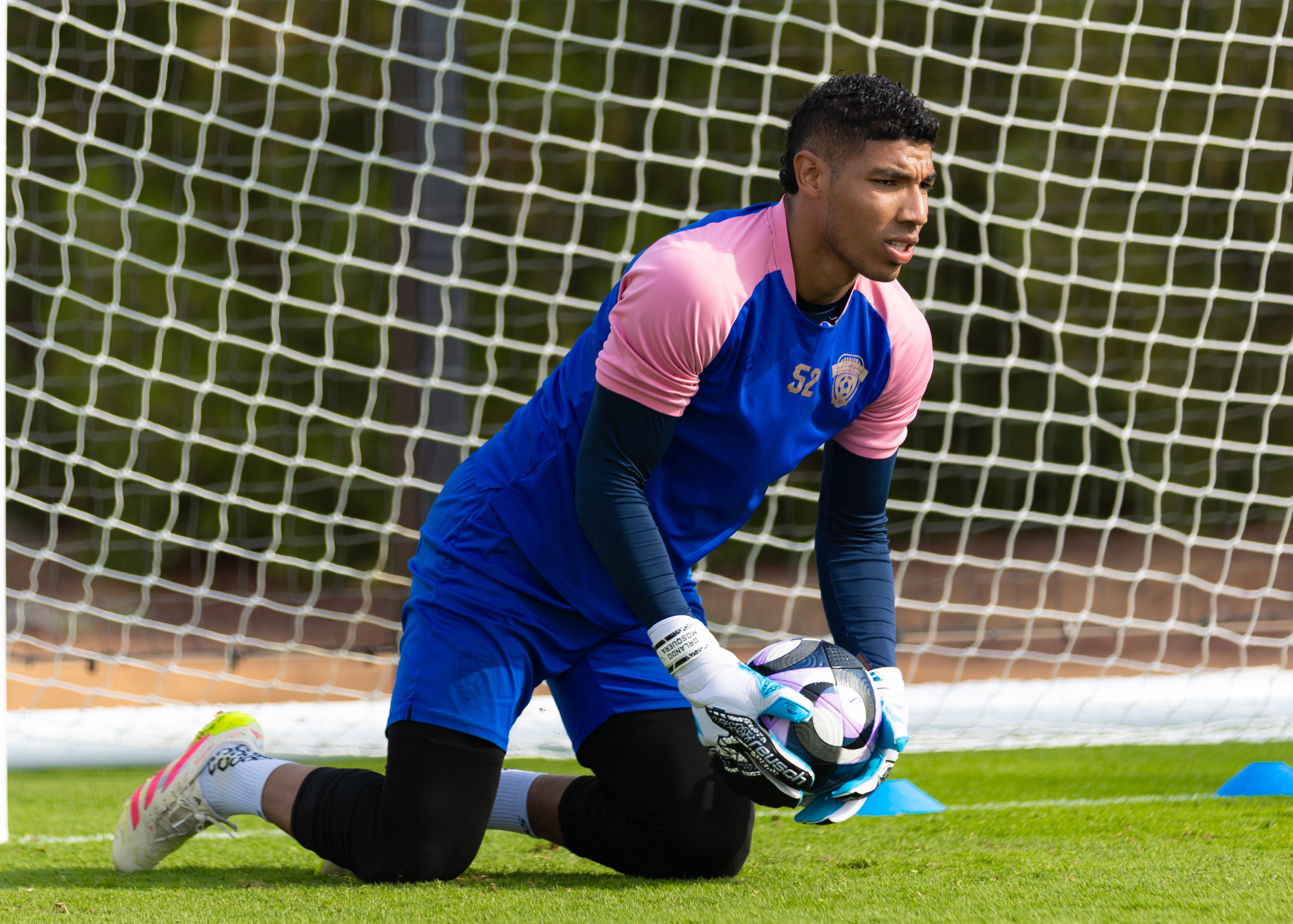 الفيحاء يواصل برنامجه الإعدادي في معسكر العين بحصتين تدريبيتين