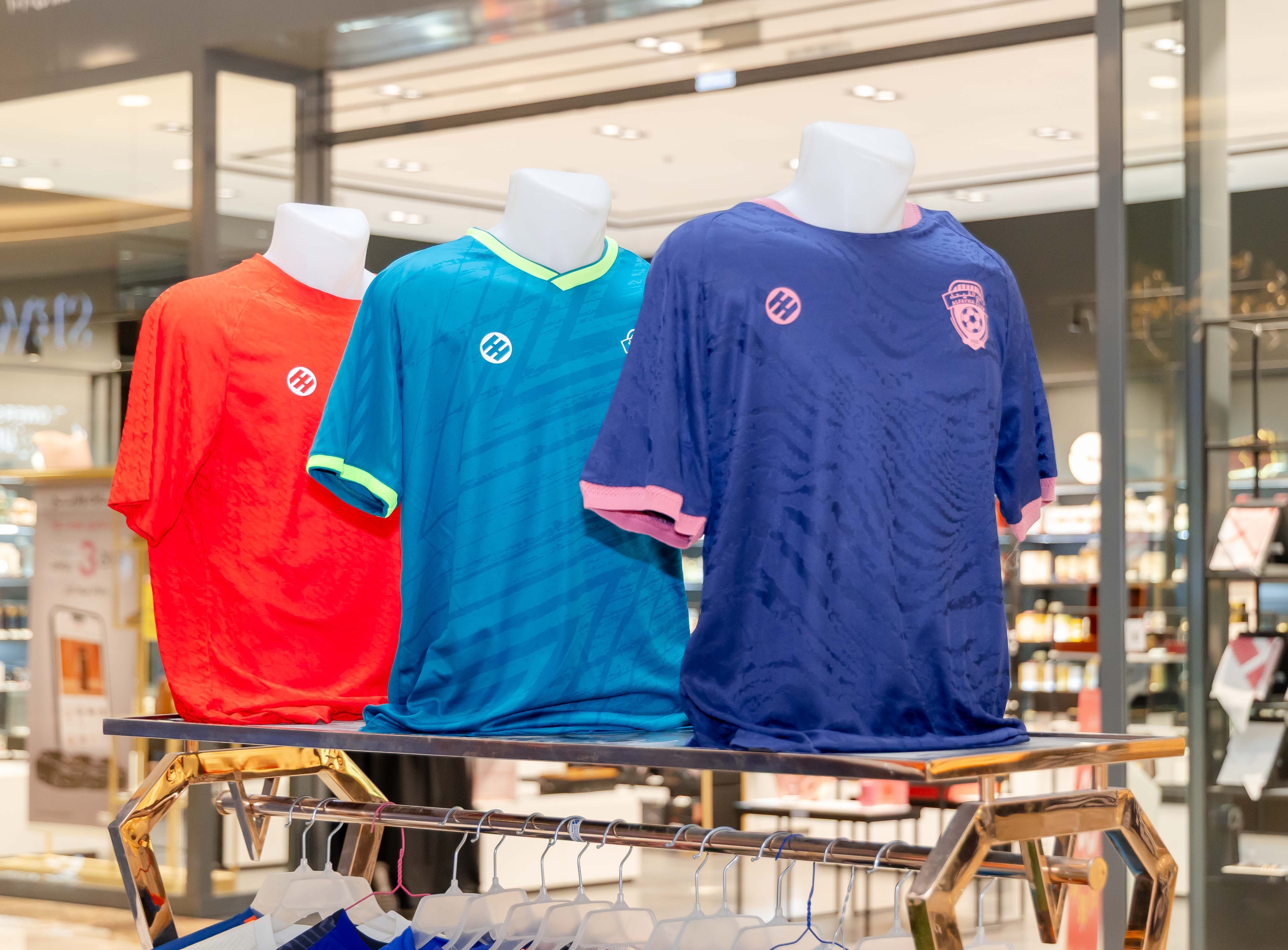 الفيحاء يقيم ركن خاص في كرم مول لتوزيع تذاكر مباراة الفيحاء و الاخدود