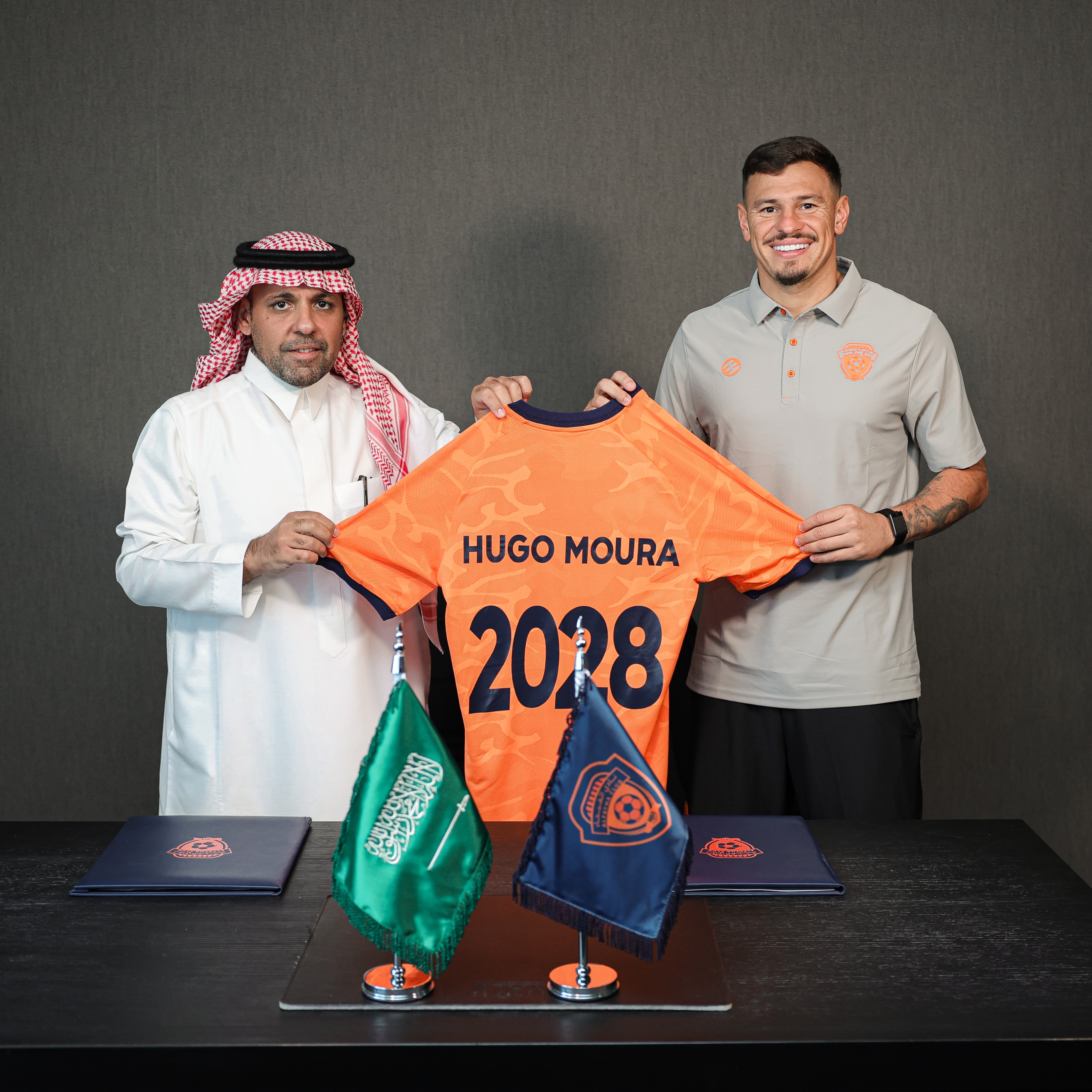 البرازيلي هوغو مورا فيحاوي حتى 2028