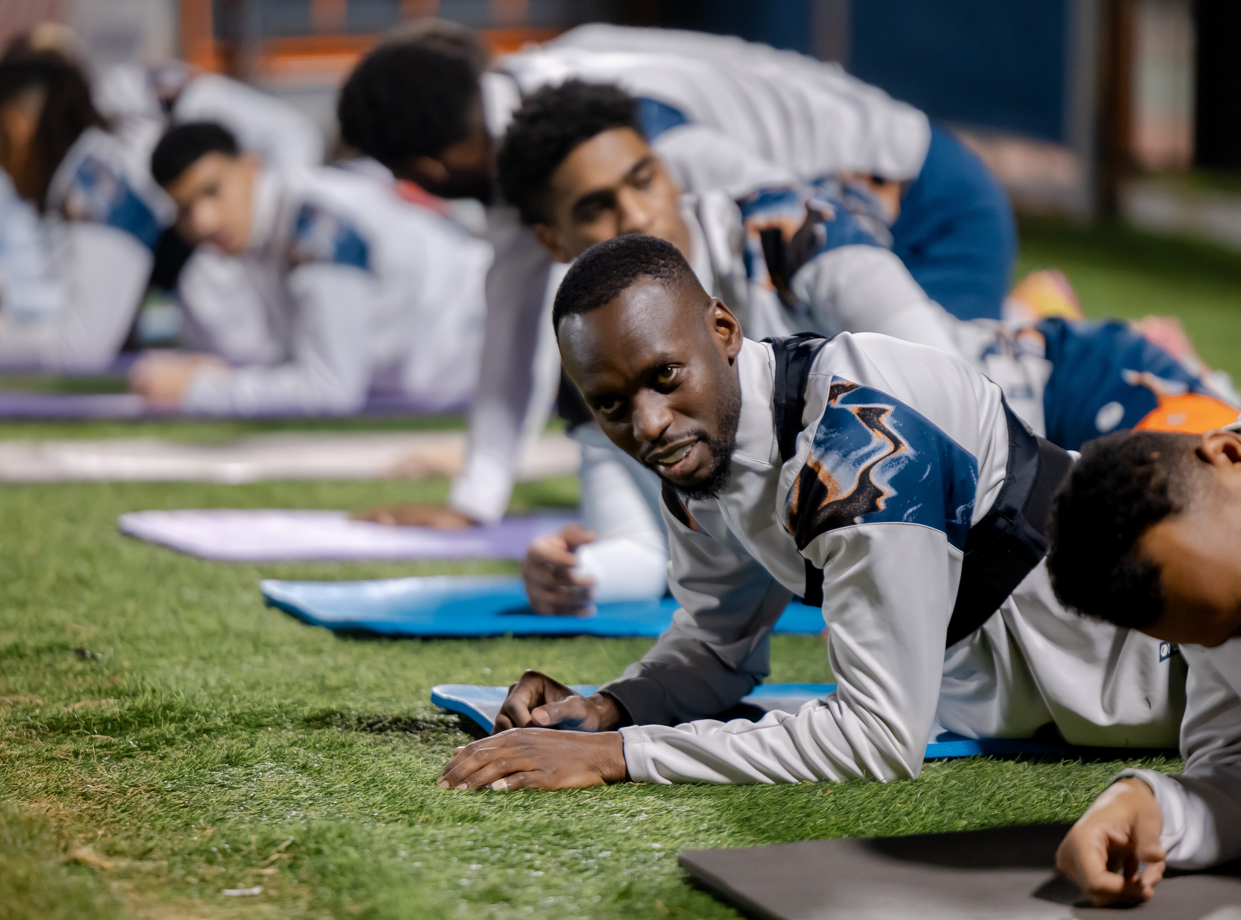 الفيحاء يواصل التحضيرات على ملعب معالي الشيخ عبدالعزيز التويجري بمقر النادي