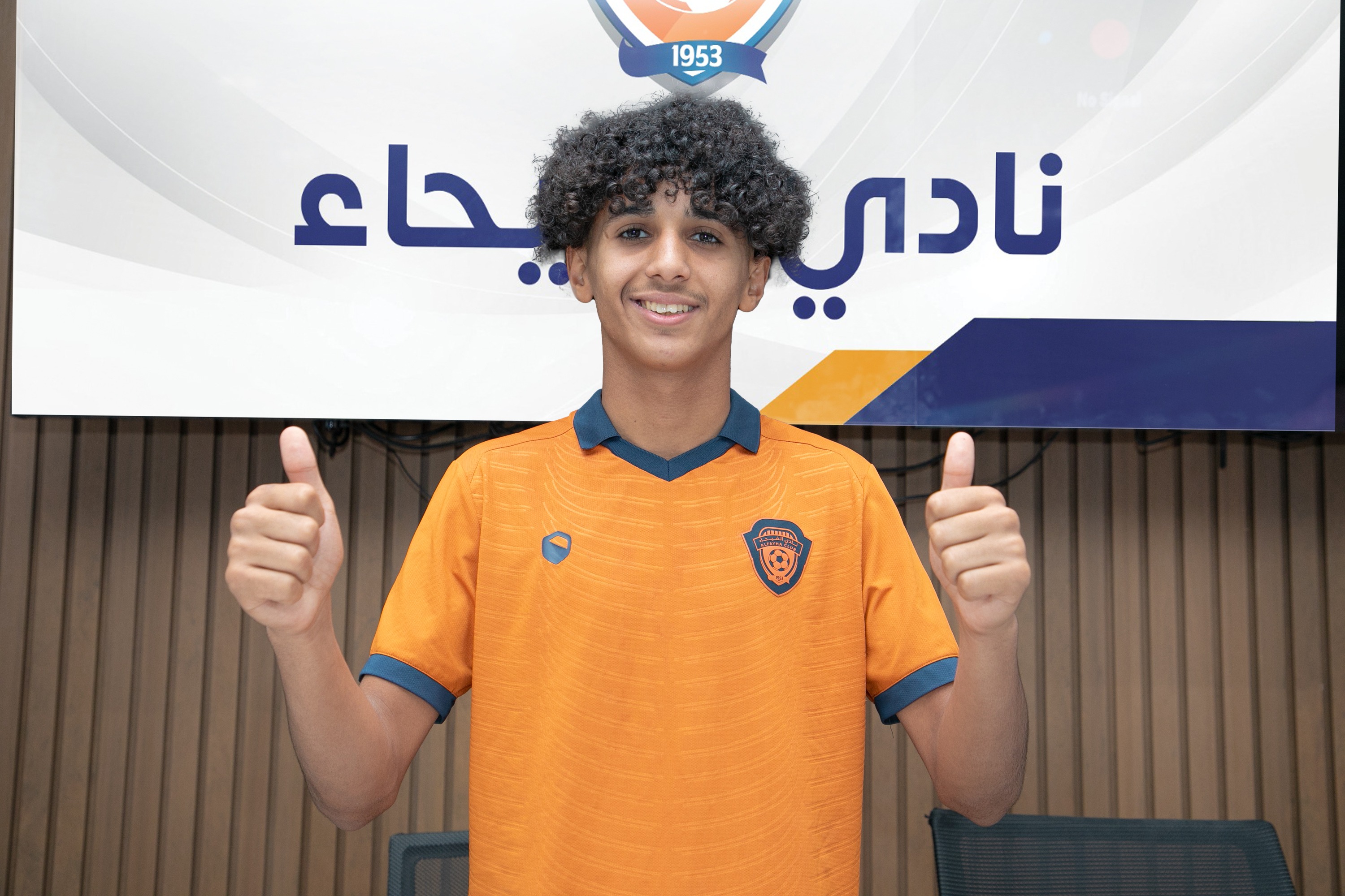 ‫#الفيحاء‬⁩ يوقع عقداً احترافياً مع اللاعب  محمد حكمي "16 سنة" لمدة سنتين .