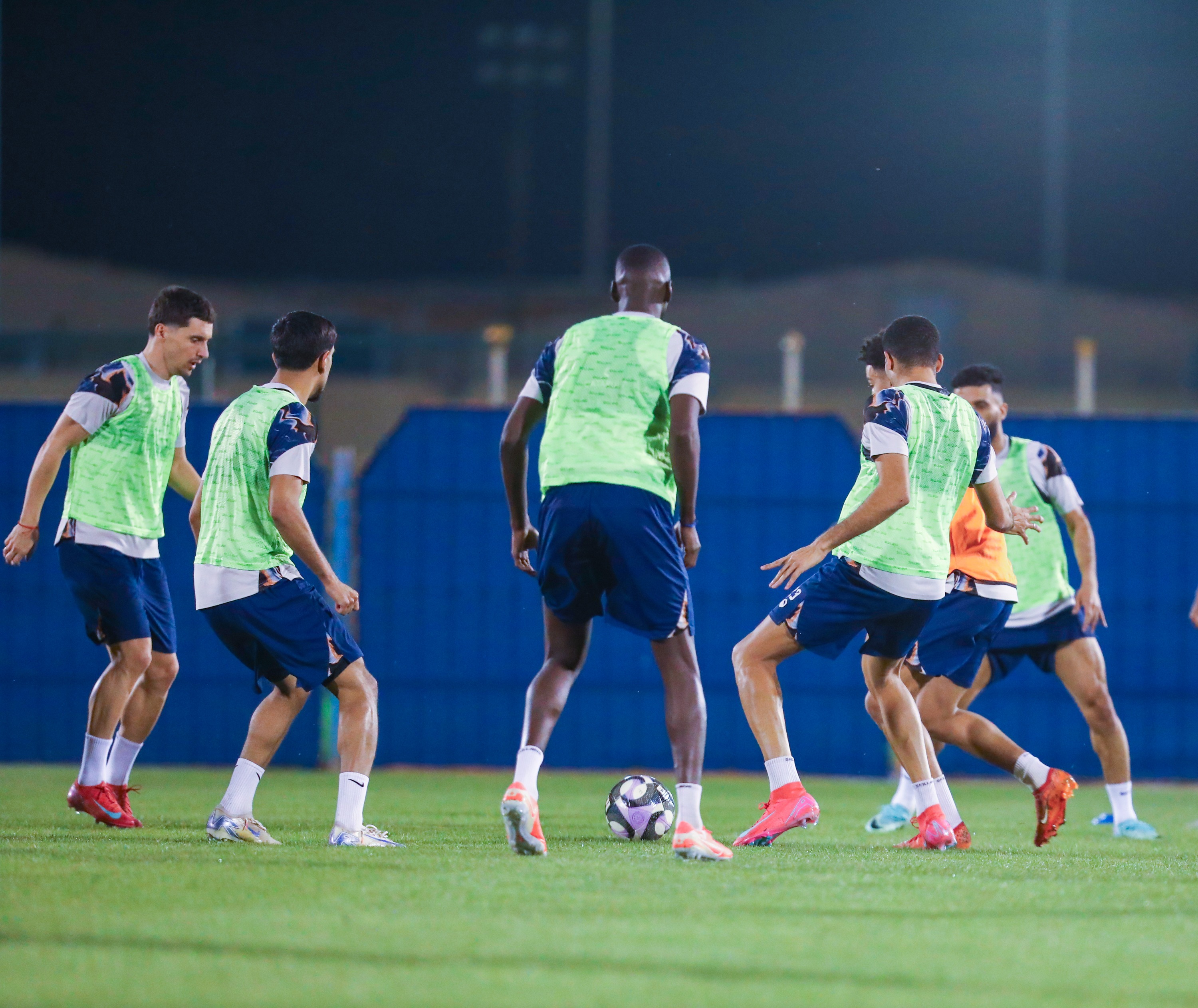 الفيحاء يستأنف تدريباته ويقيم حفل معايدة لمنسوبي الفريق الأول لكرك القدم