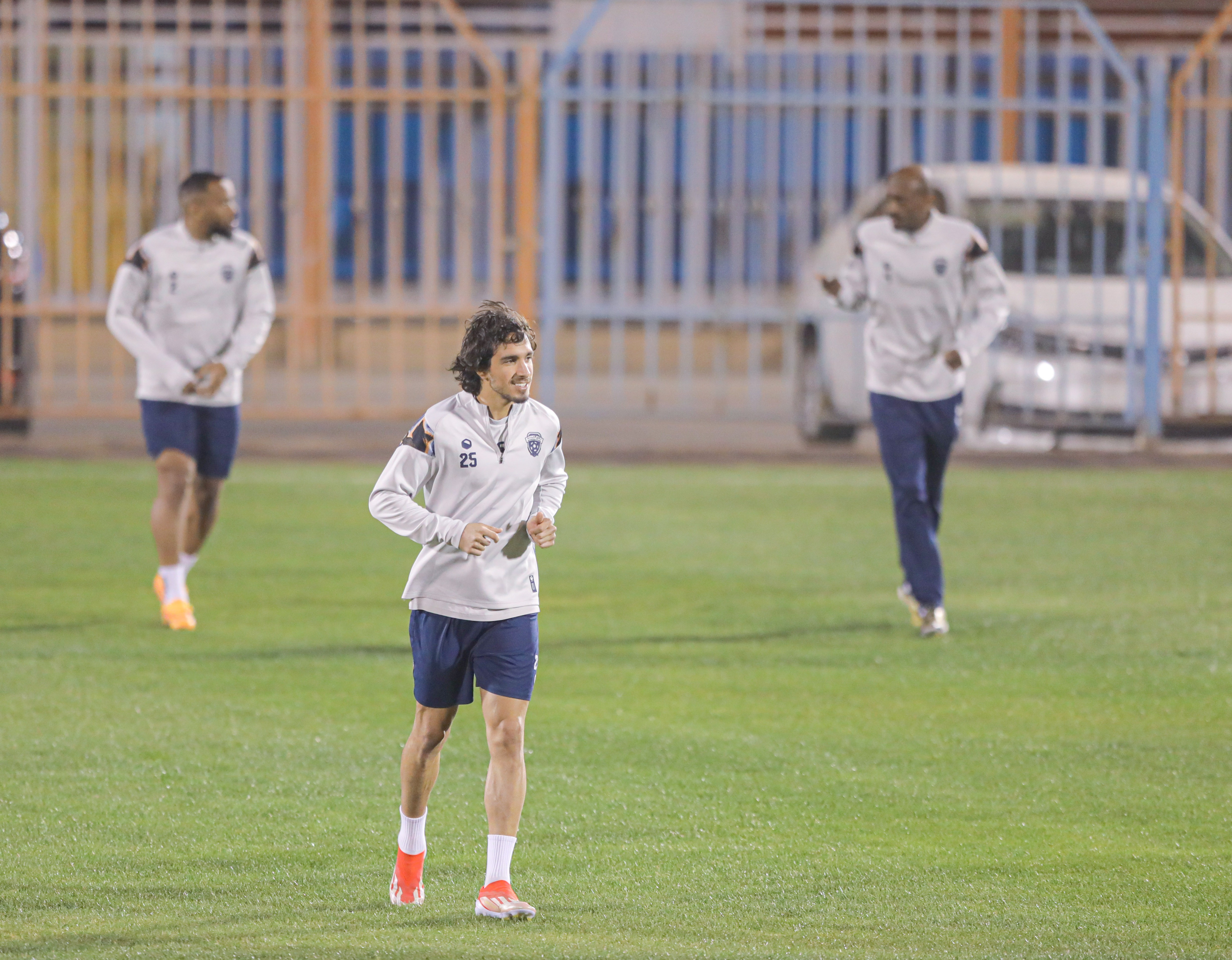 الفيحاء يستأنف تدريباته على ملعب معالي الشيخ عبدالعزيز التويجري بالنادي