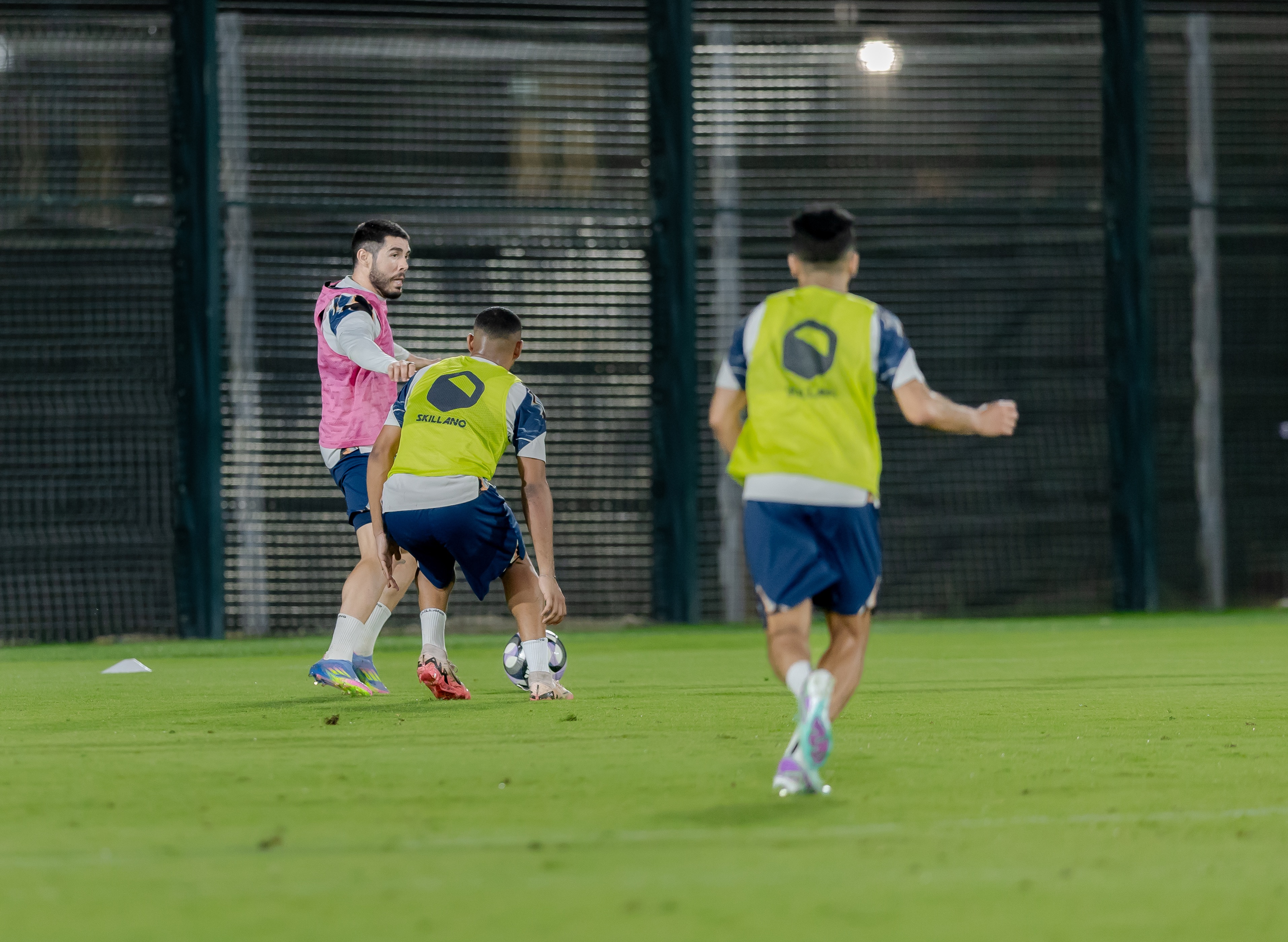 الفيحاء يصل إلى جدة وينهي تحضيراته لمواجهة الأهلي في دوري روشن