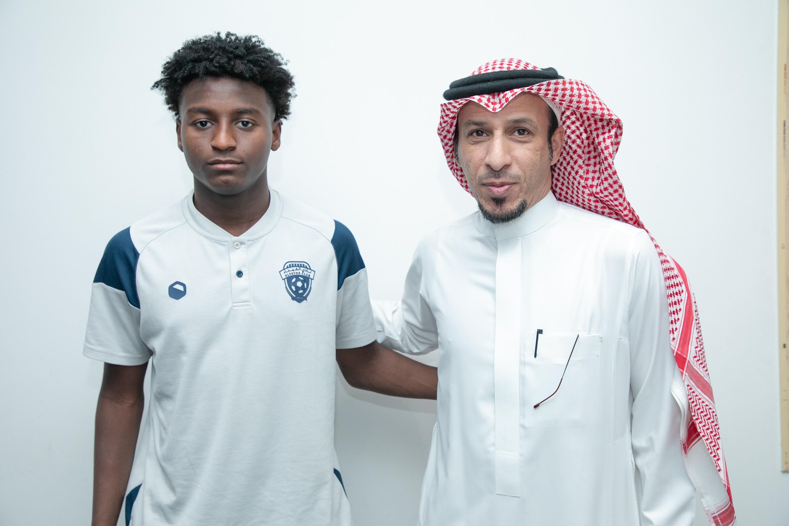 الفيحاء‬⁩ يوقع عقداً احترافياً مع اللاعب  فؤاد عماد "15 سنة" لمدة سنتين .