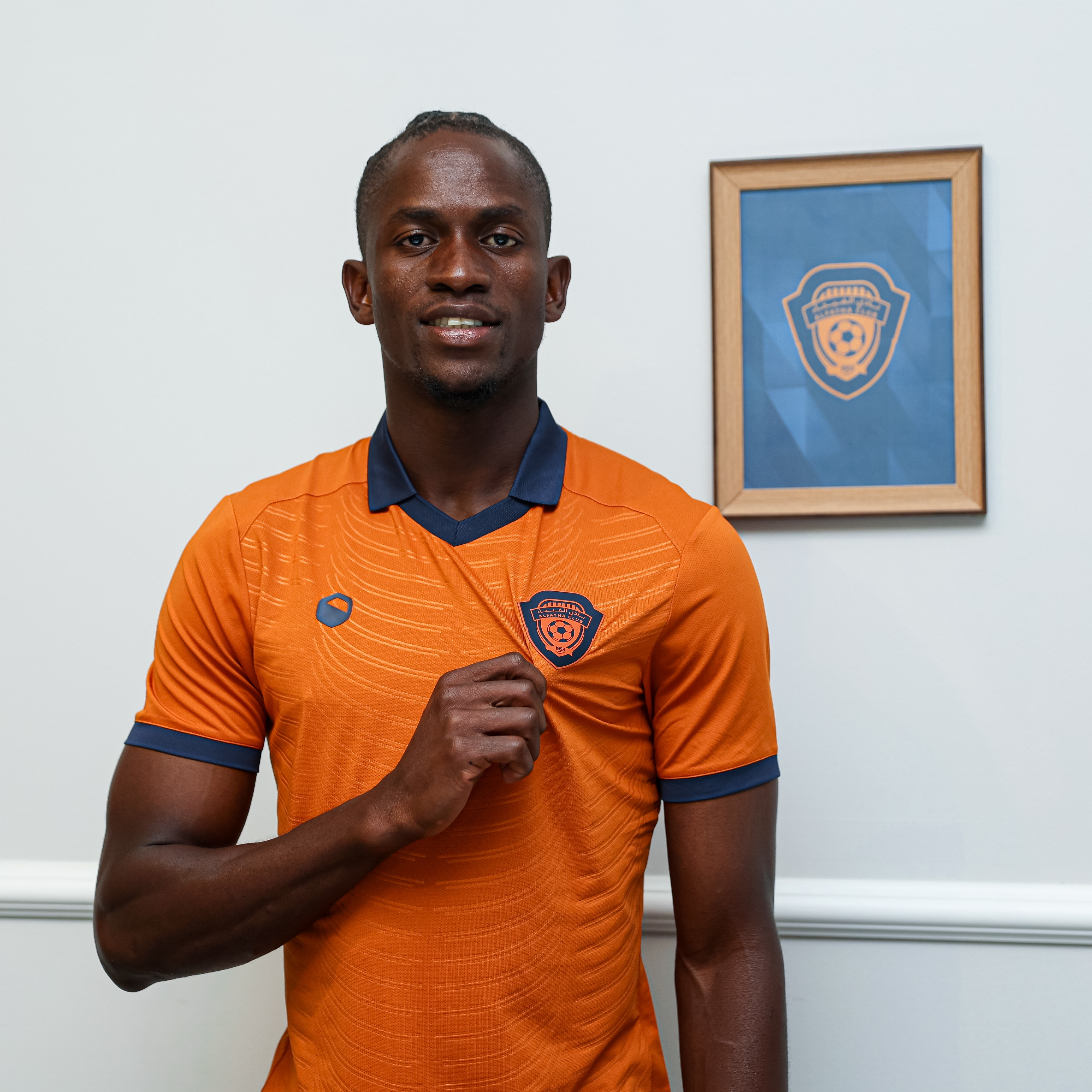 مجلس إدارة نادي ‫الفيحاء‬ ينهي إجراءات التعاقد مع لاعب خط الوسط الدولي الغيني ألفا سيميدو لمدة ثلاثة مواسم في صفقة انتقال حر