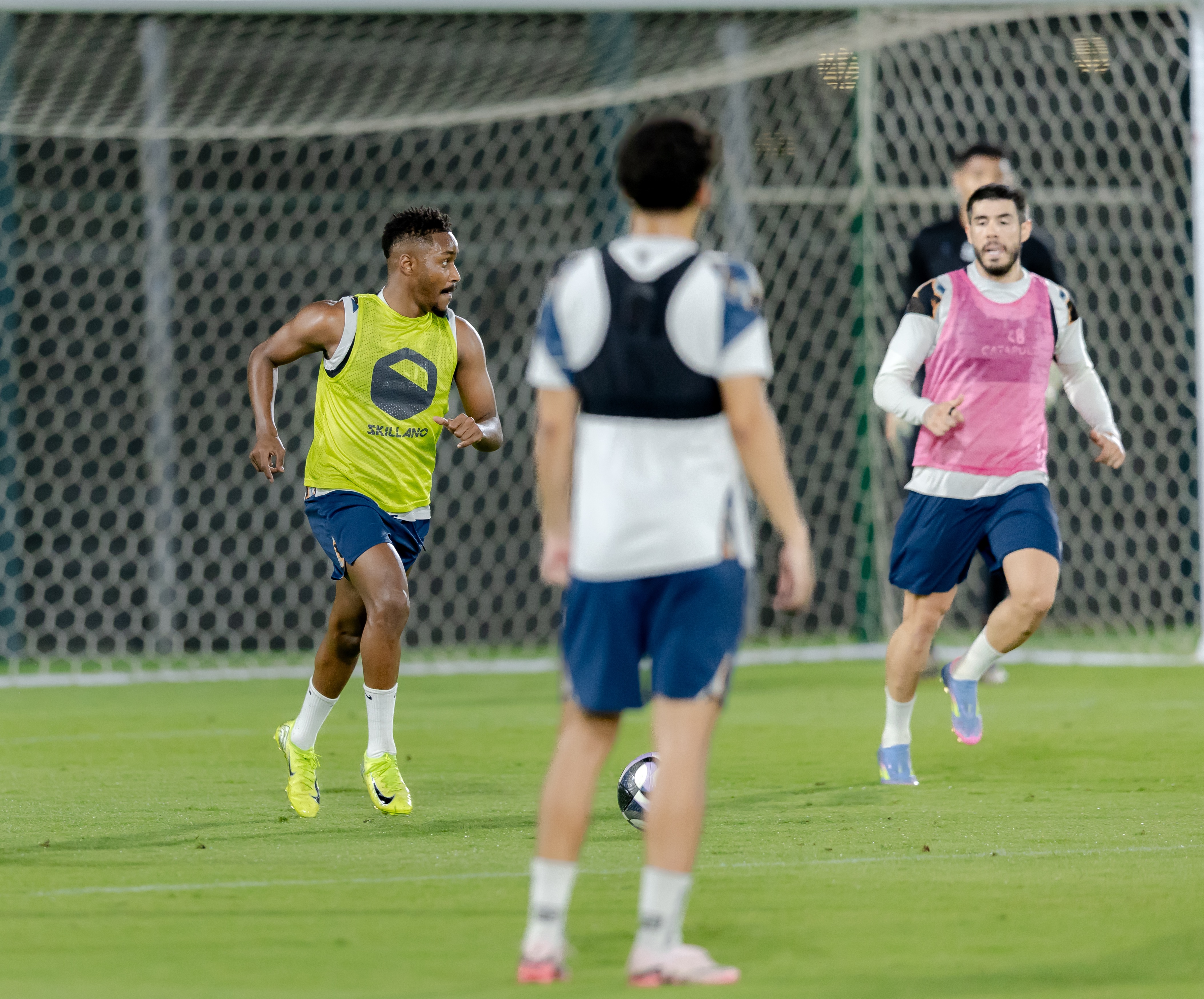 الفيحاء يصل إلى جدة وينهي تحضيراته لمواجهة الأهلي في دوري روشن