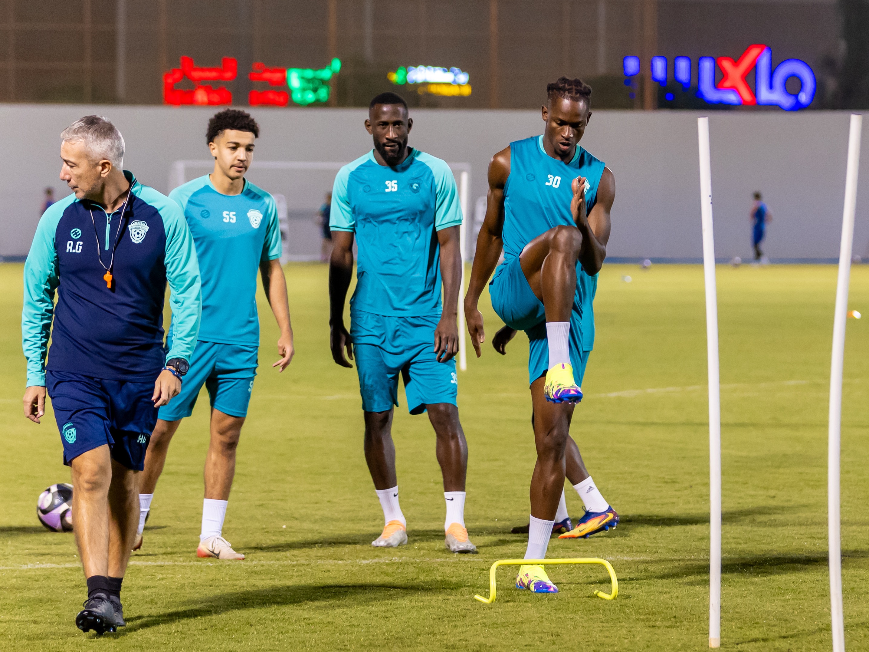 الفيحاء يجري مرانه الرئيس استعدادًا لمواجهة الأخدود ضمن الجولة الثامنة من دوري روشن السعودي