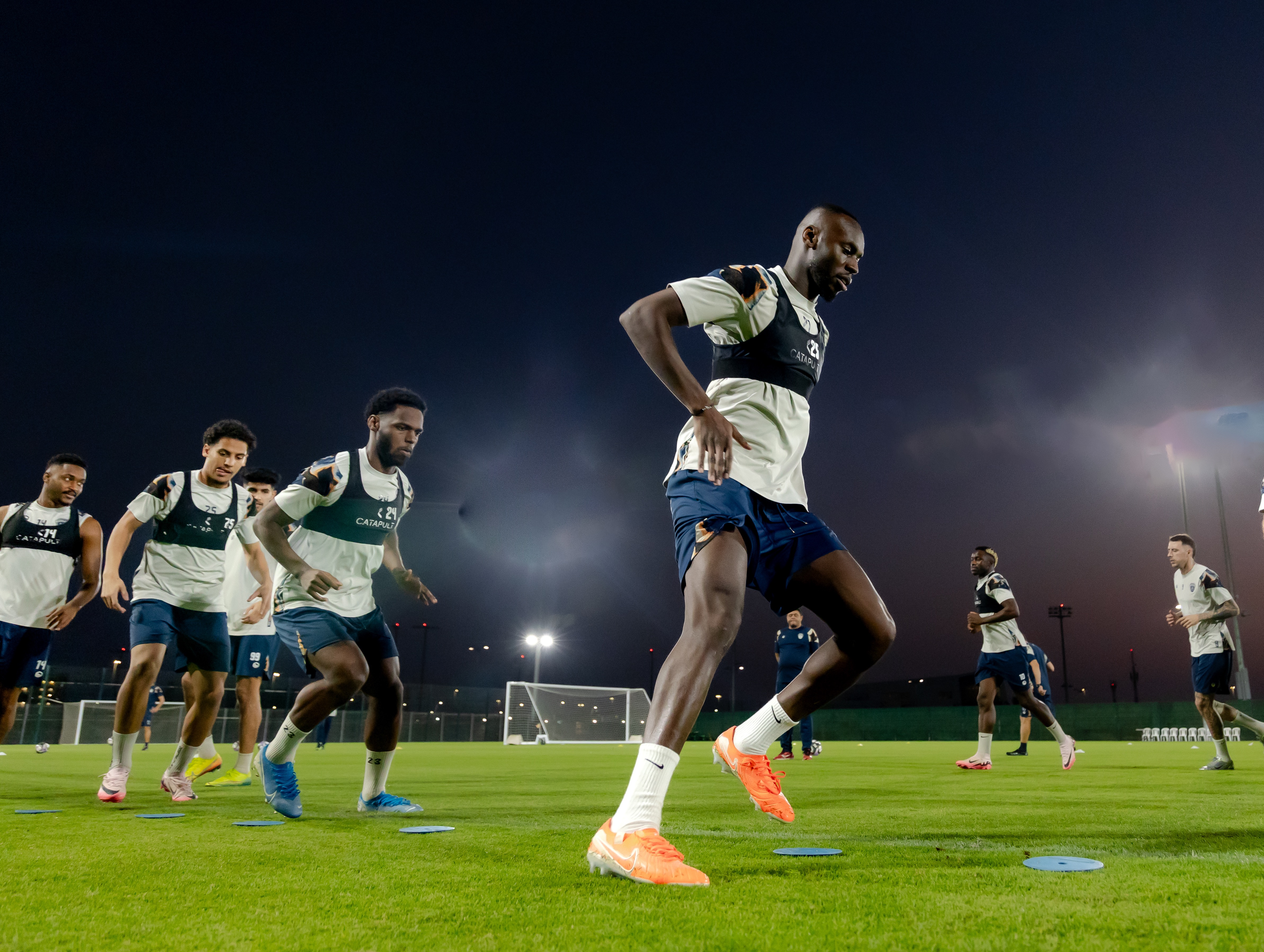 الفيحاء يصل إلى جدة وينهي تحضيراته لمواجهة الأهلي في دوري روشن