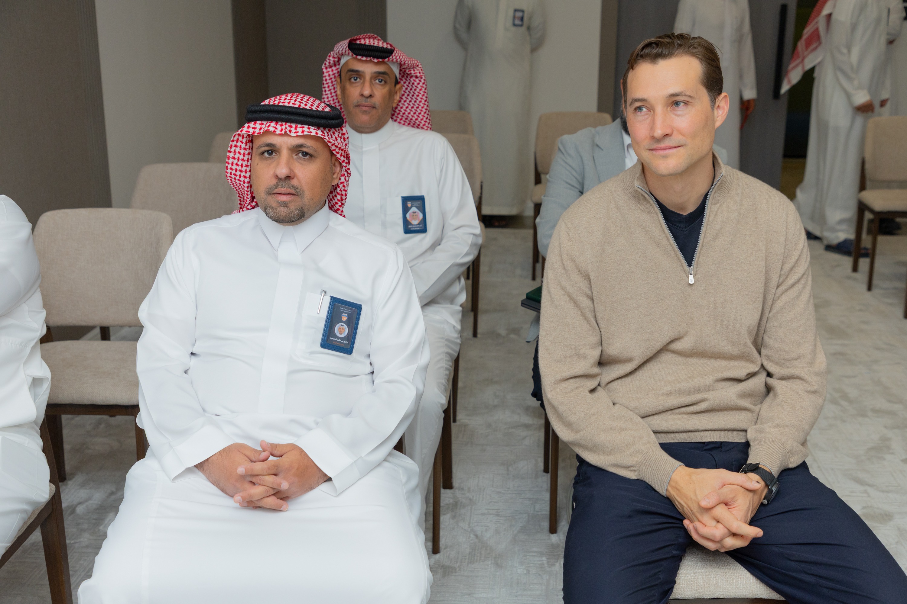 السيد بن هاربورغ مالك نادي الخلود يزور الفيحاء