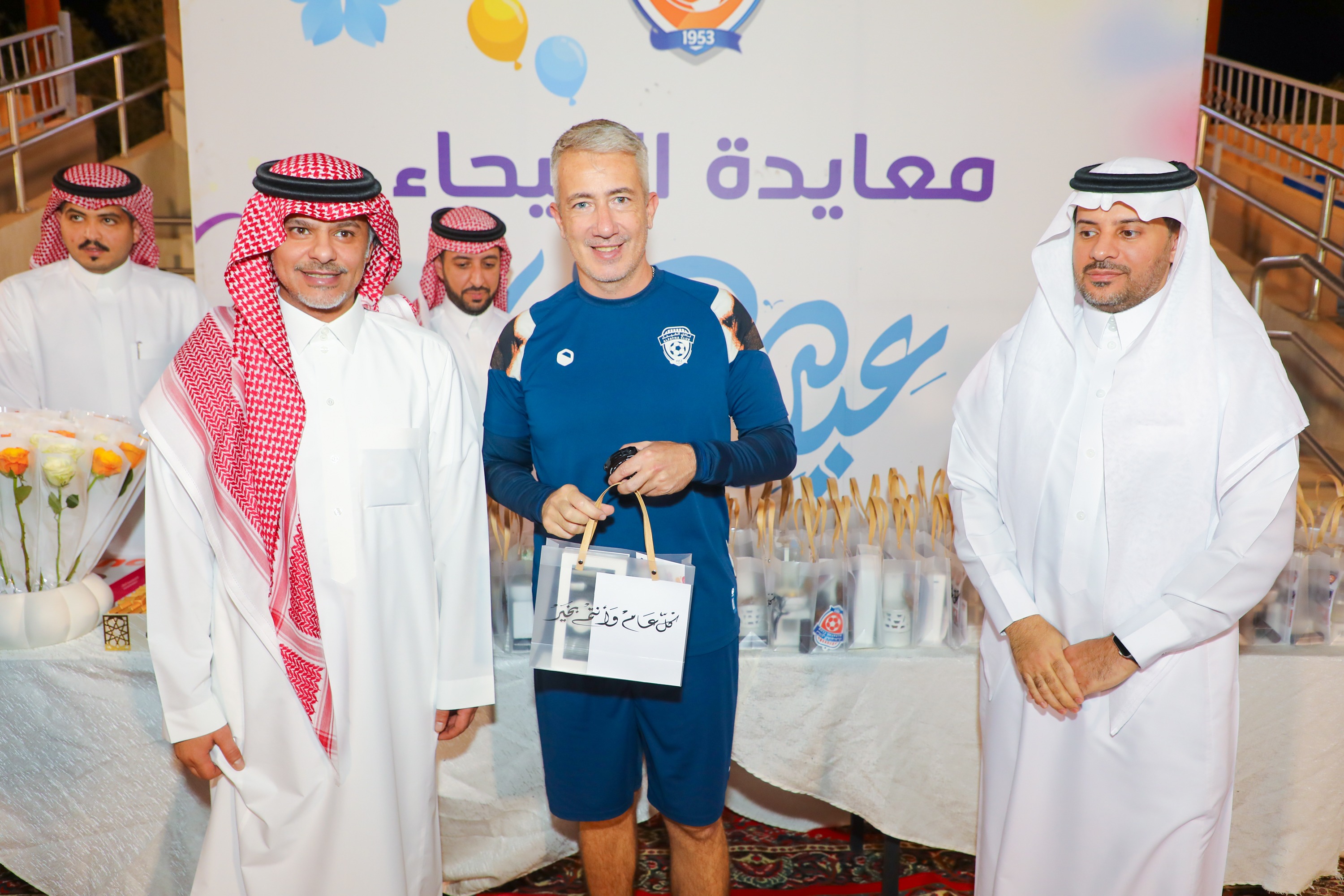 الفيحاء يستأنف تدريباته ويقيم حفل معايدة لمنسوبي الفريق الأول لكرك القدم