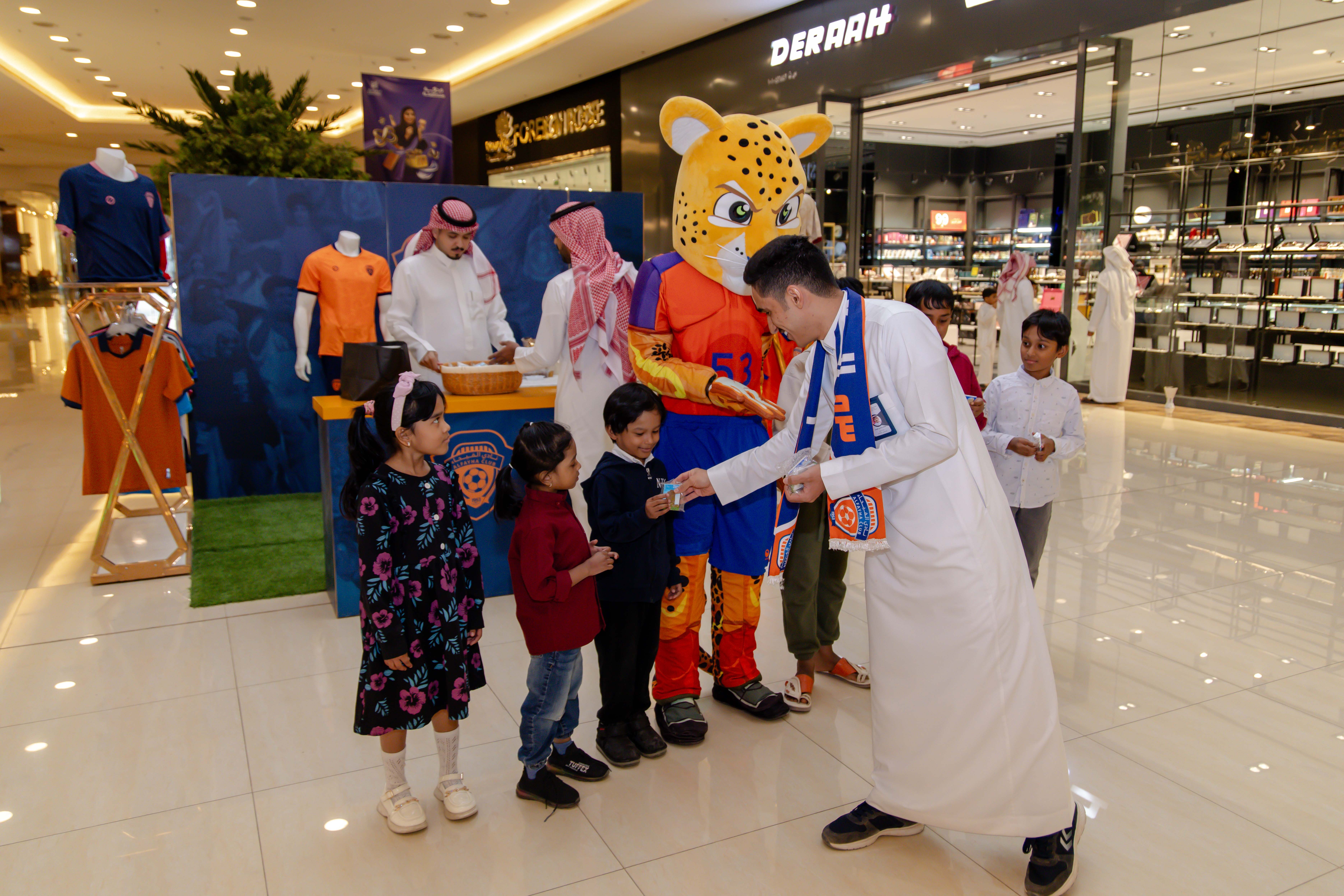 الفيحاء يواصل إقامة الركن الخاص في كرم مول لتوزيع تذاكر مباراة الفيحاء و الأخدود