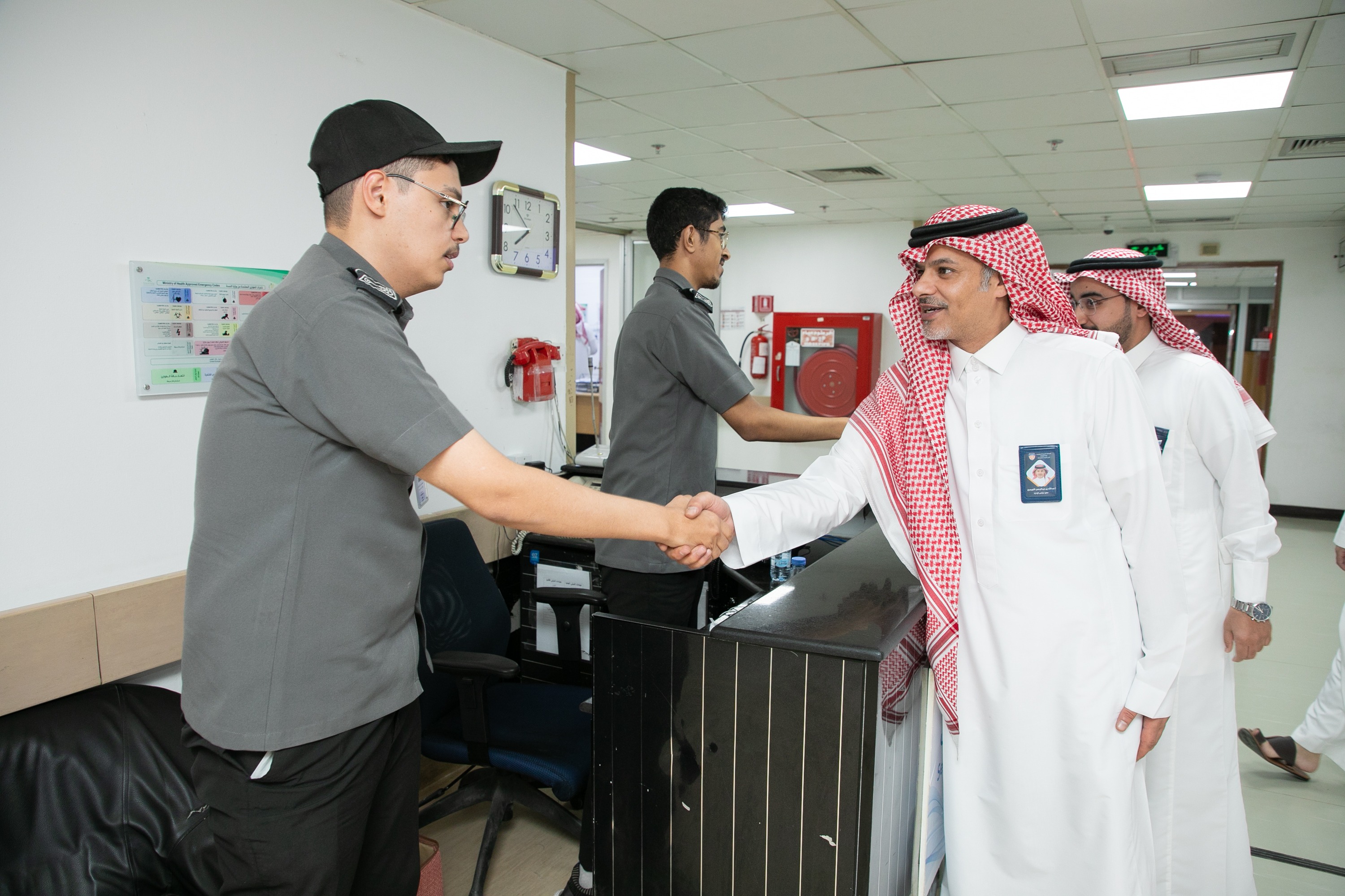 الفيحاء يعايد المرضى والكادر الطبي بمستشفى الملك خالد بالمجمعة