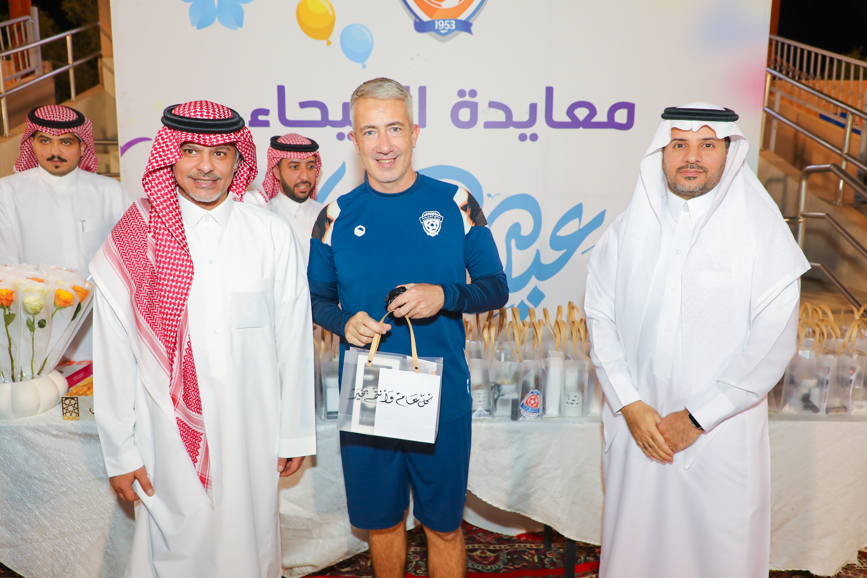 الفيحاء يستأنف تدريباته ويقيم حفل معايدة لمنسوبي الفريق الأول لكرك القدم