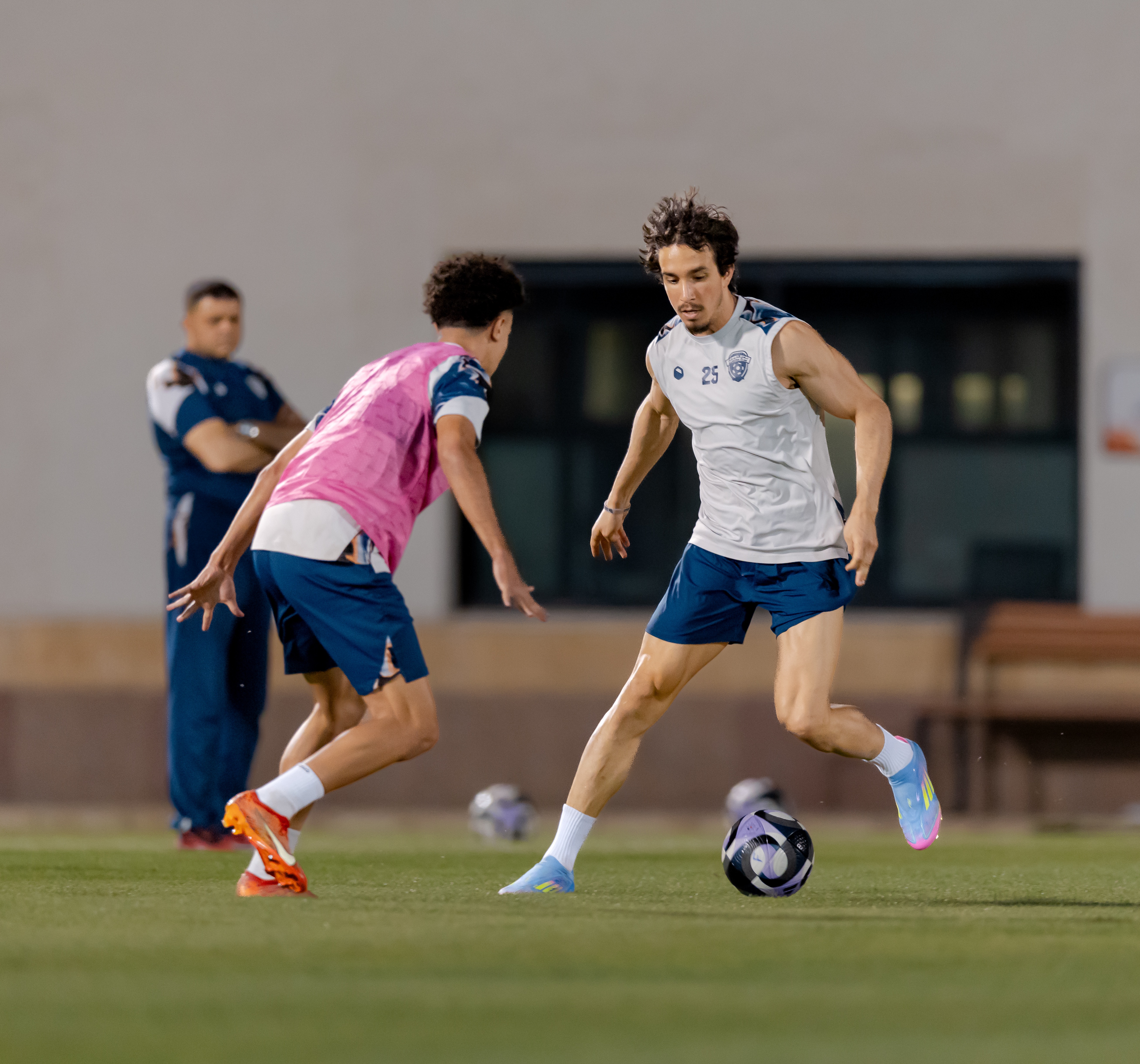 الفيحاء يجري مرانه الرئيس استعداداً لمواجهة الأخدود