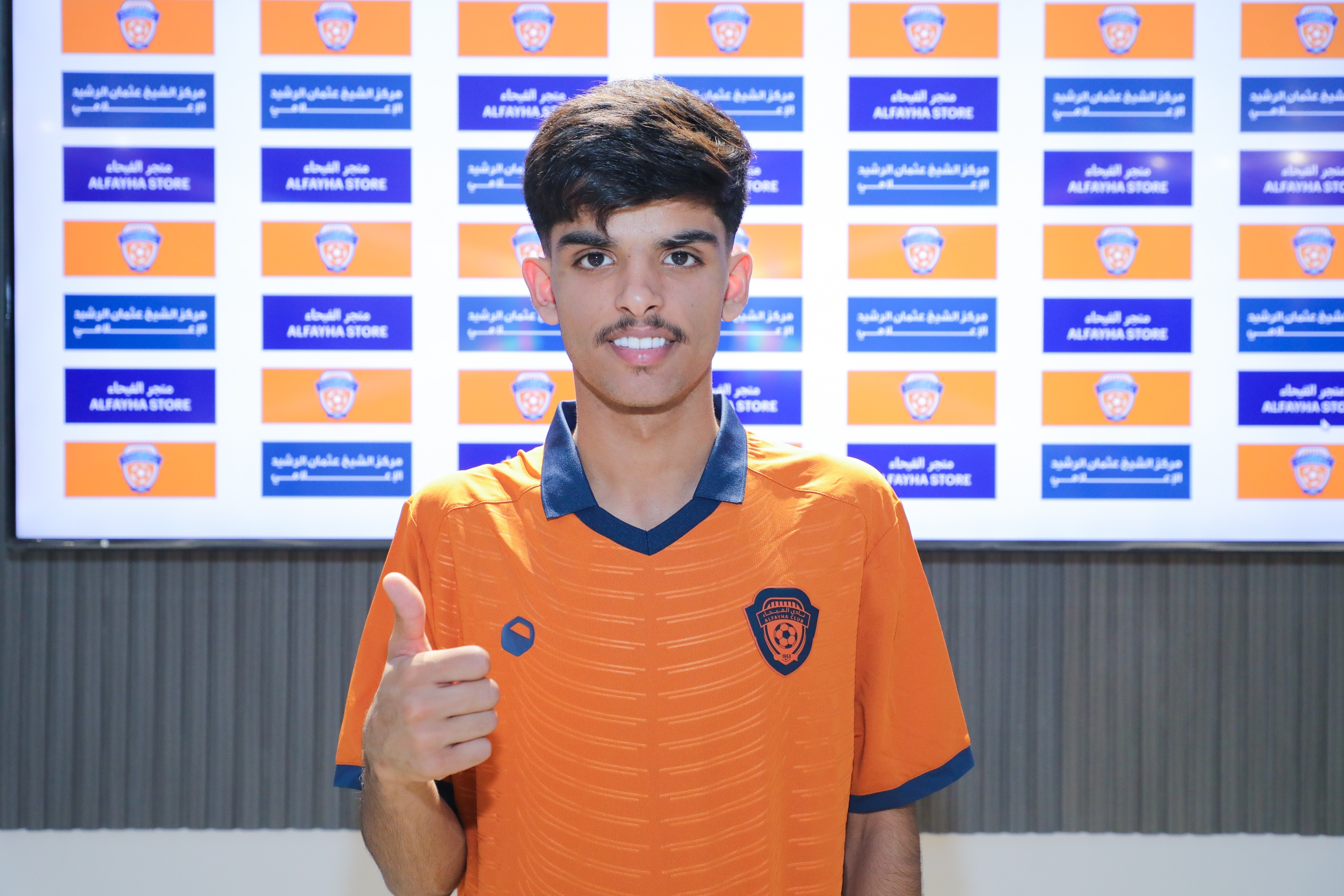 أنهى مجلس إدارة نادي الفيحاء إجراءات التوقيع مع لاعب خط الوسط عبدالله العنزي (مواليد 2005)، بعقد انتقال حر يمتد سنتين