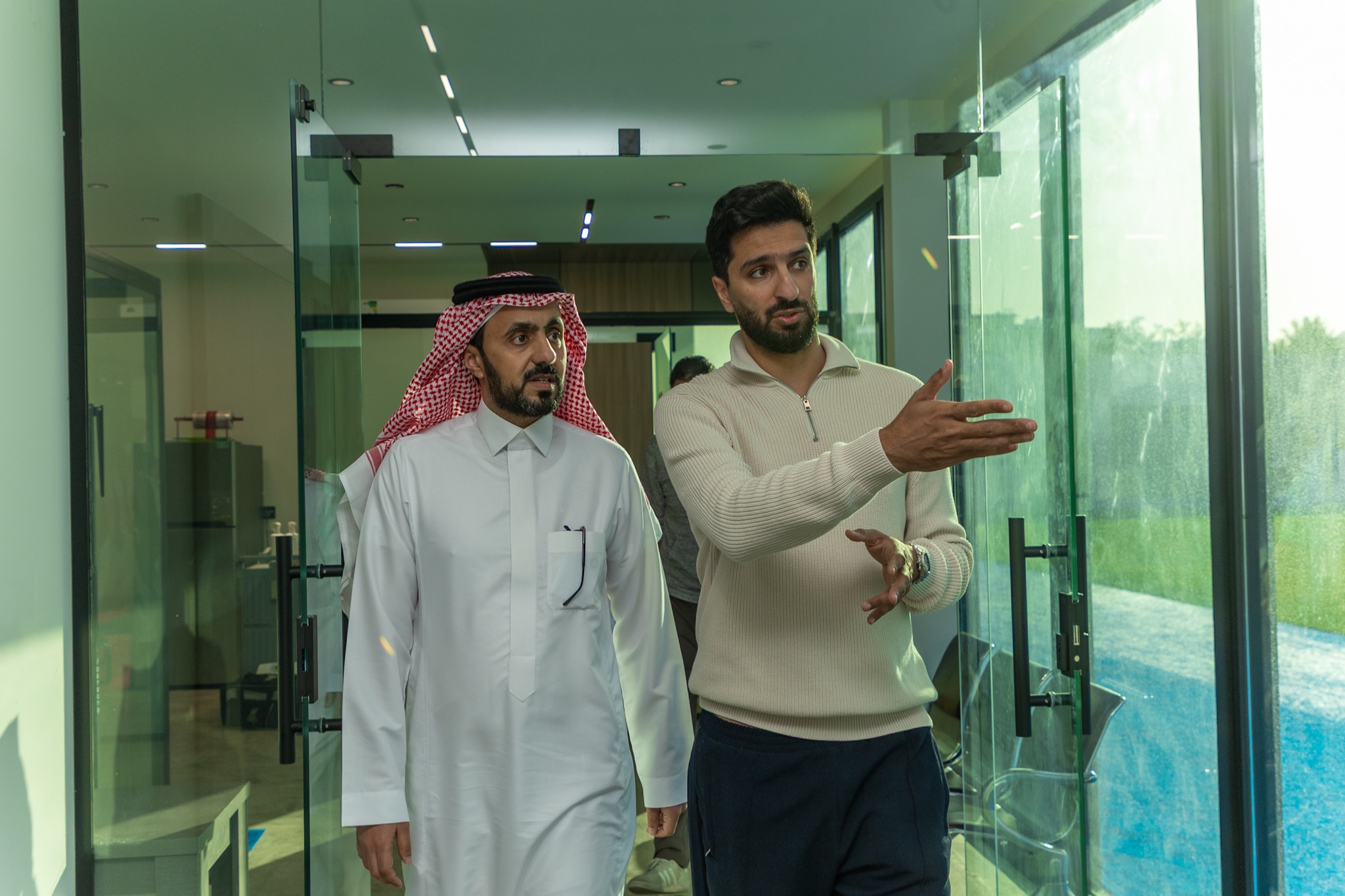 الجهاز الفني المساعد للمنتخب الوطني الأول يزور نادي الفيحاء