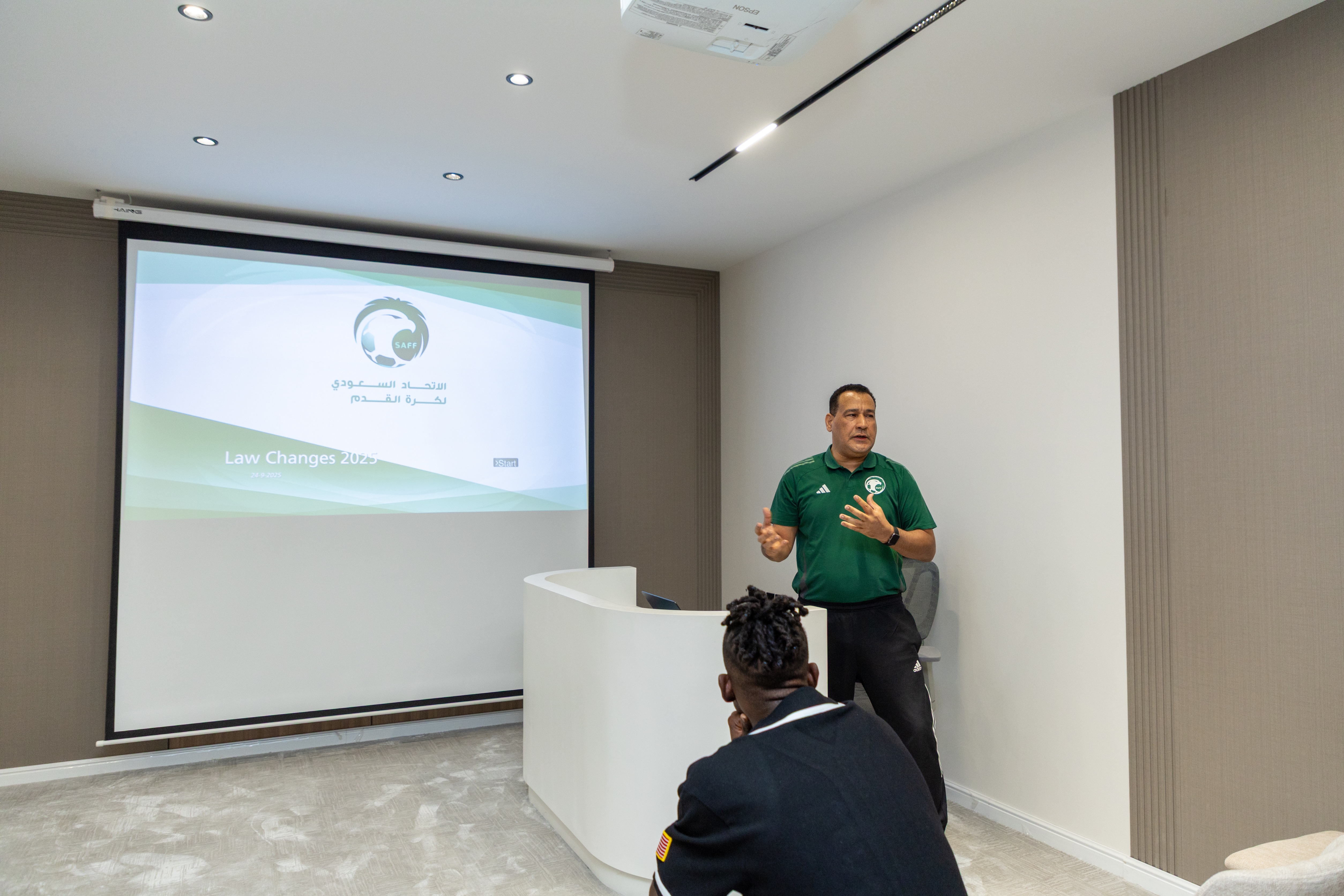 نادي الفيحاء يُنظم سلسلة من المحاضرات التثقيفية والبرامج التطويرية لمنسوبيه